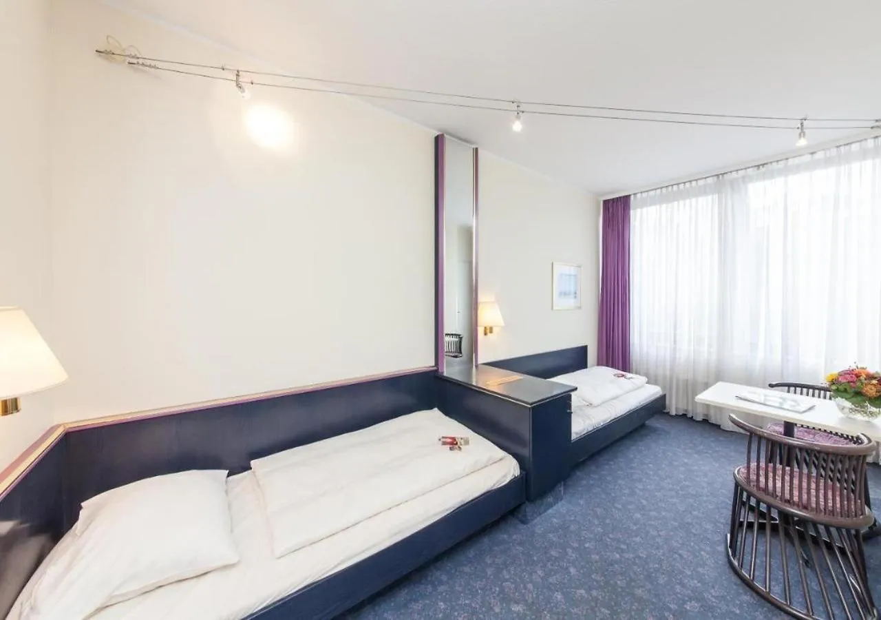 Bed in Hotel Mirage Düsseldorf-Neuss