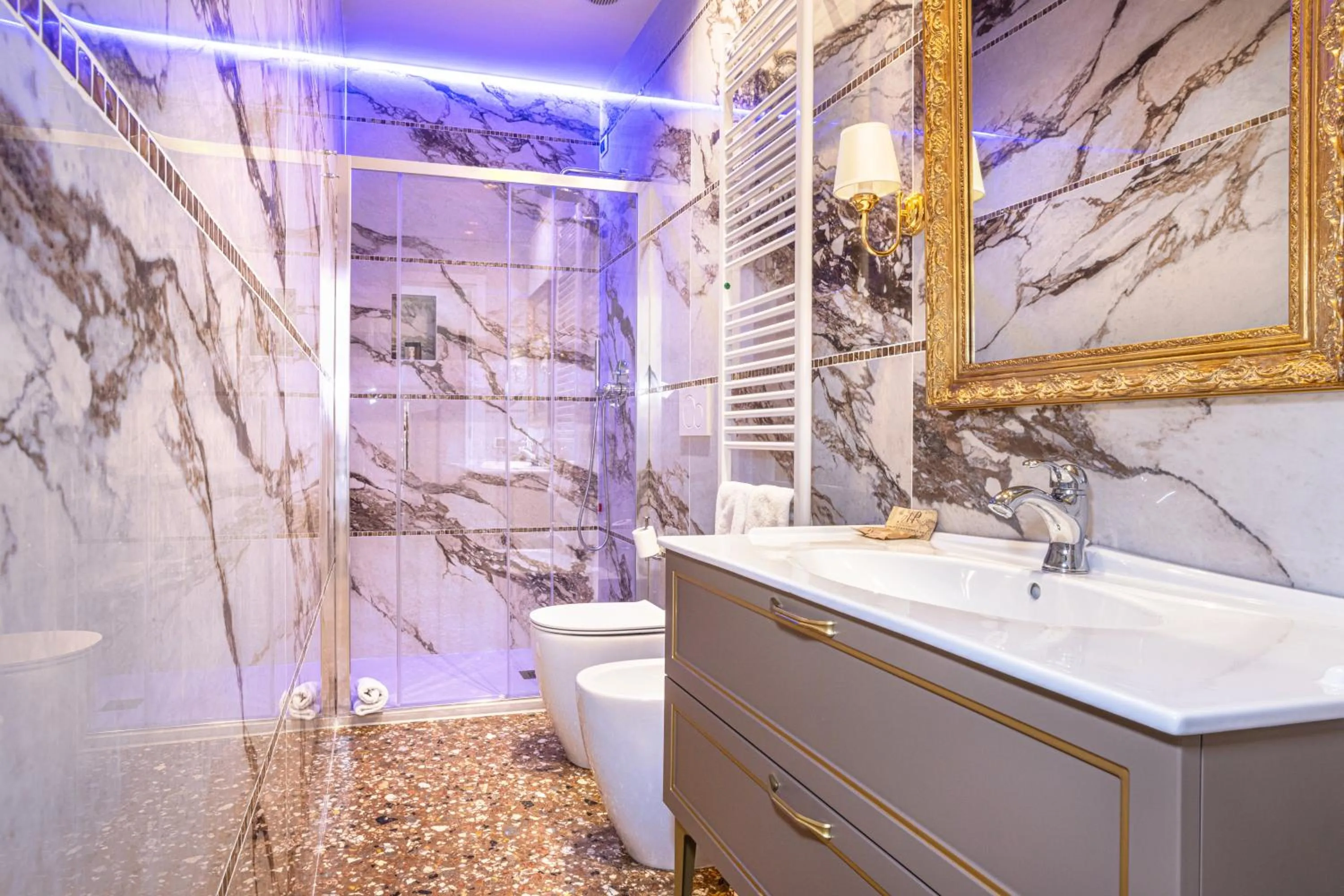 Shower in Antico Portego