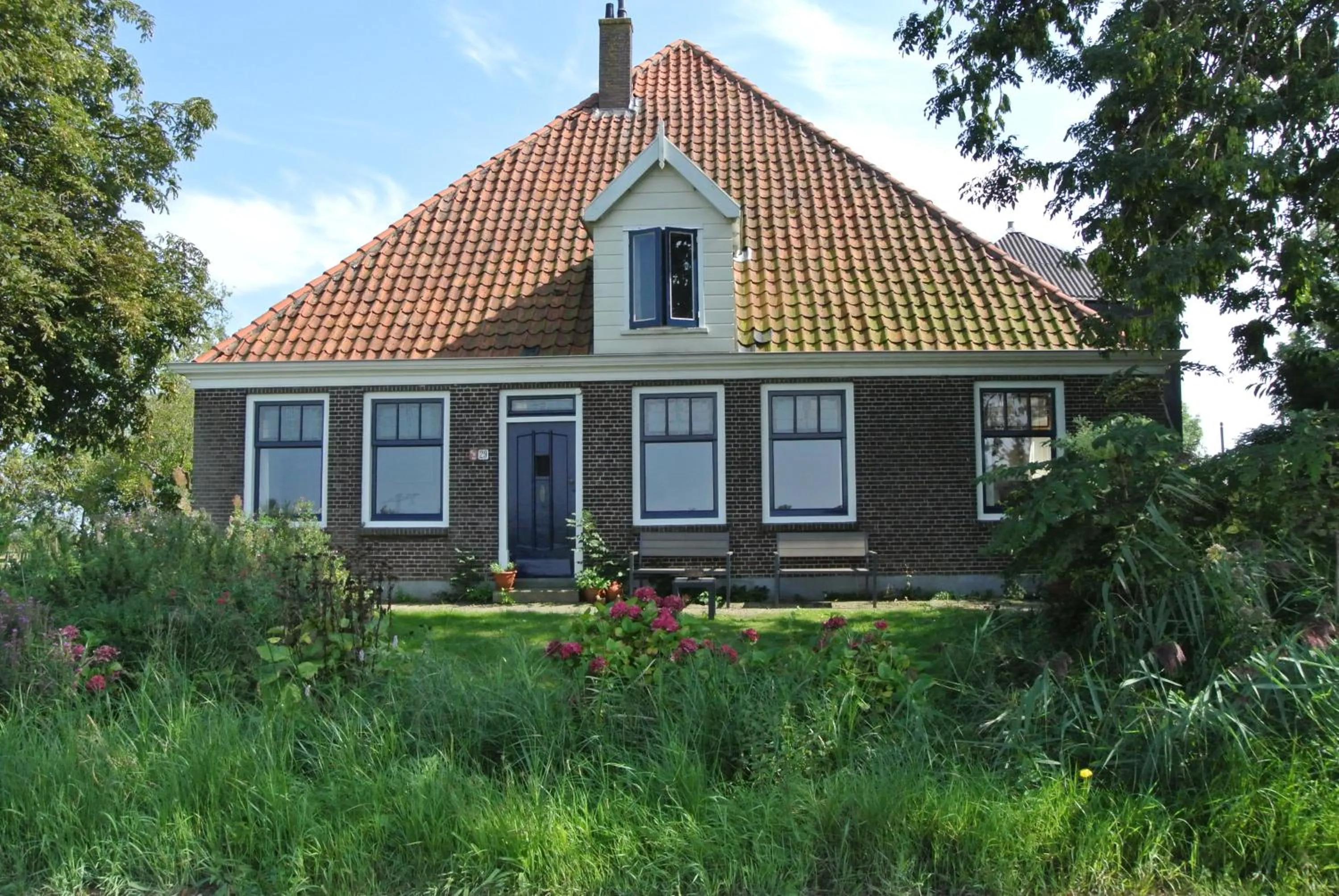 Garden in Appartement Voorhuis en chalet Klein Waterland