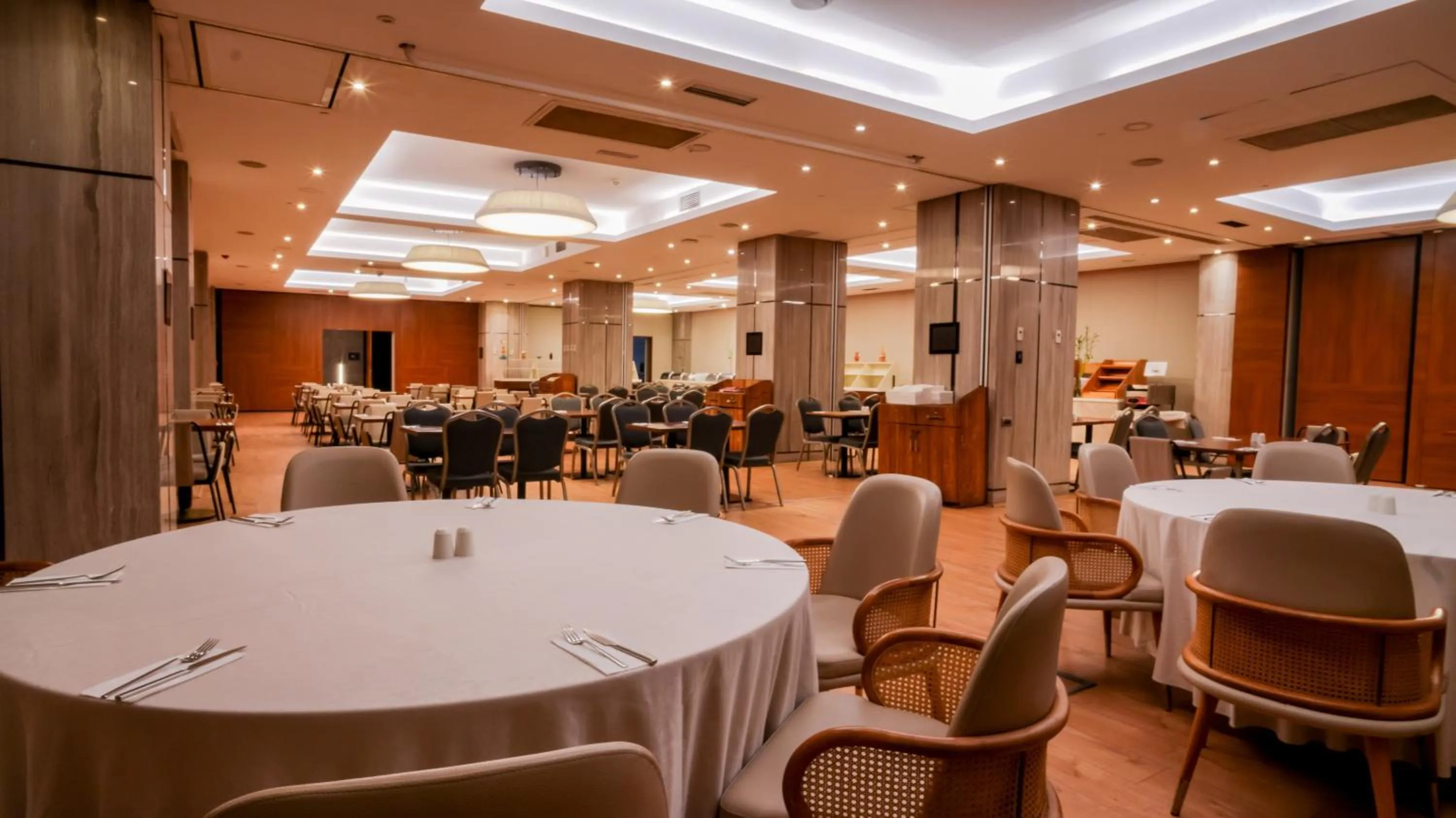 Breakfast in Dosso Dossi Hotels & SPA Downtown