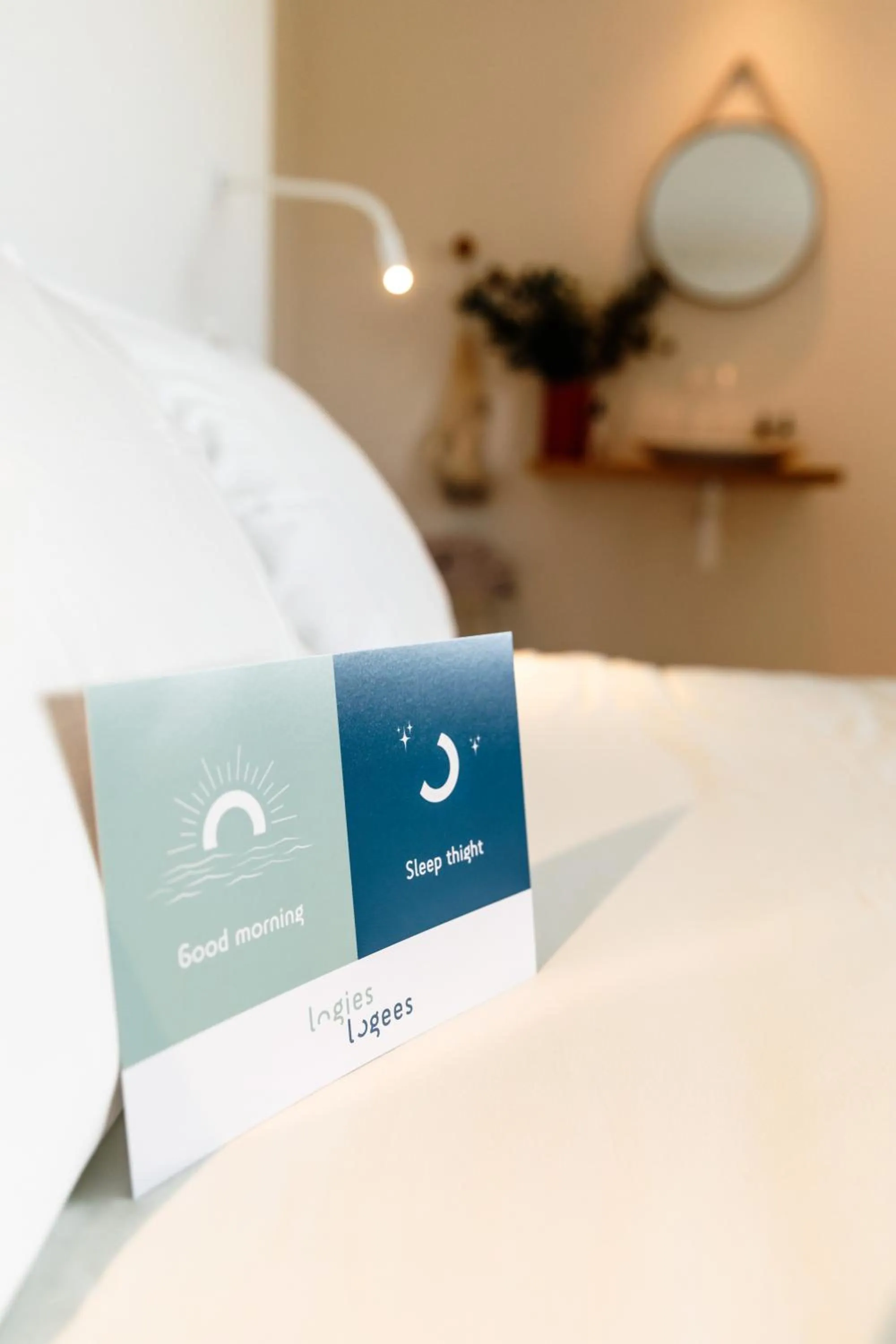 Text overlay, Bed in Logieslogees