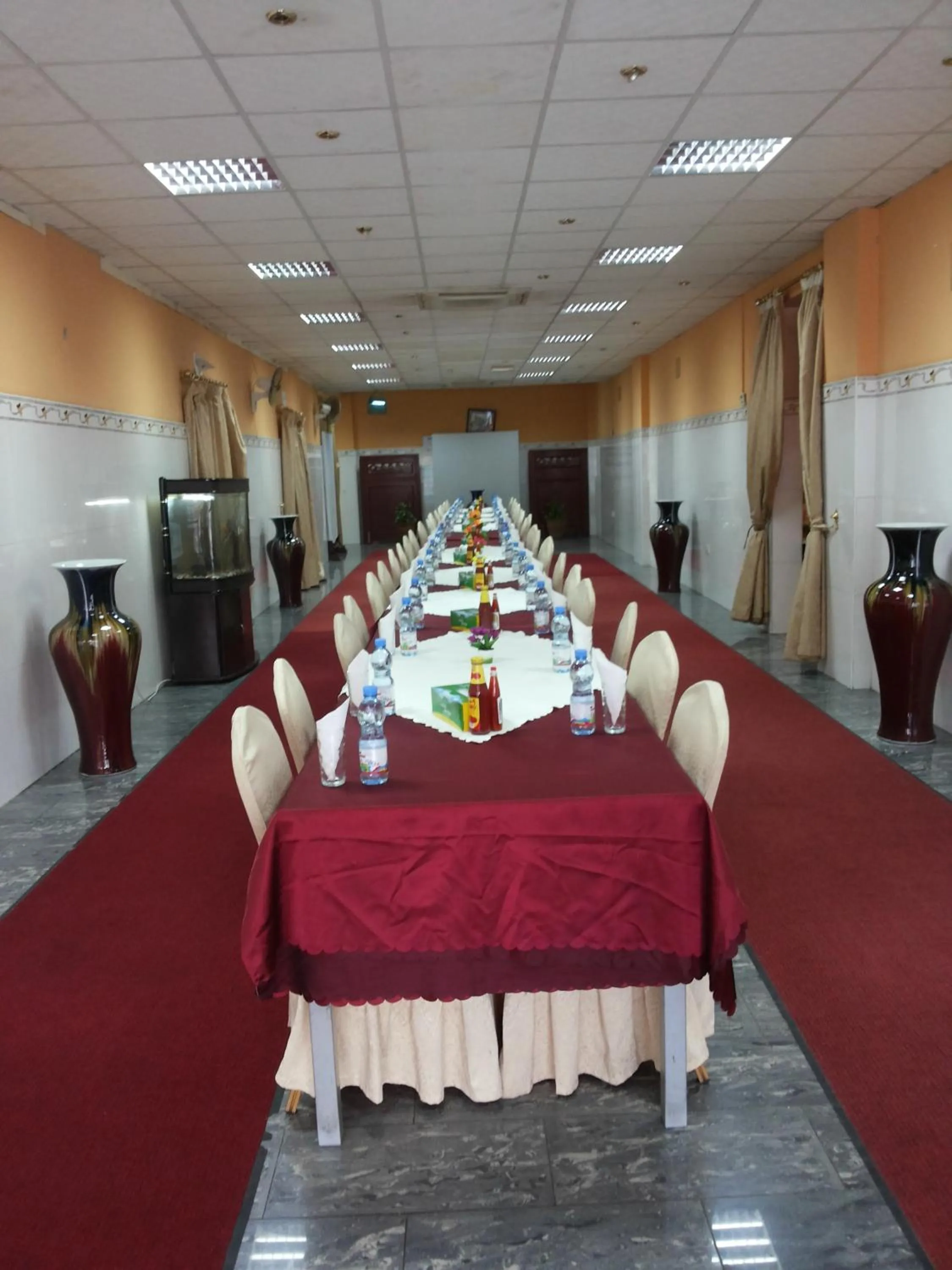 Restaurant/places to eat in Al Diyar Hotel