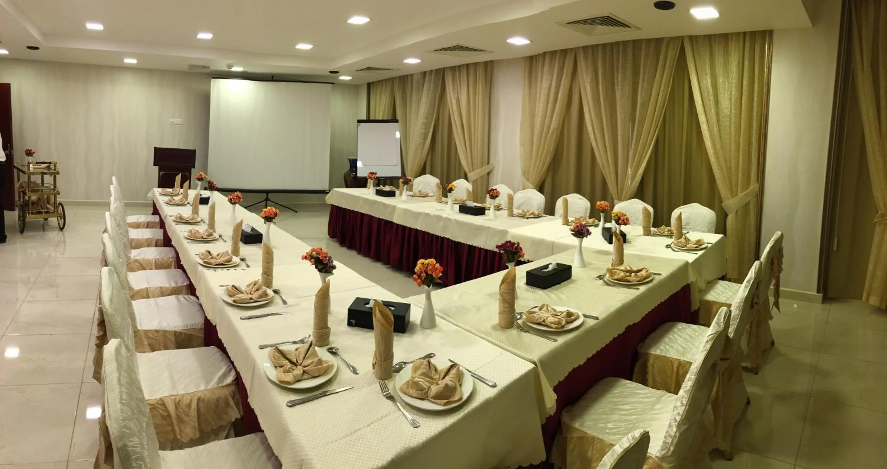 Business facilities in Al Diyar Hotel