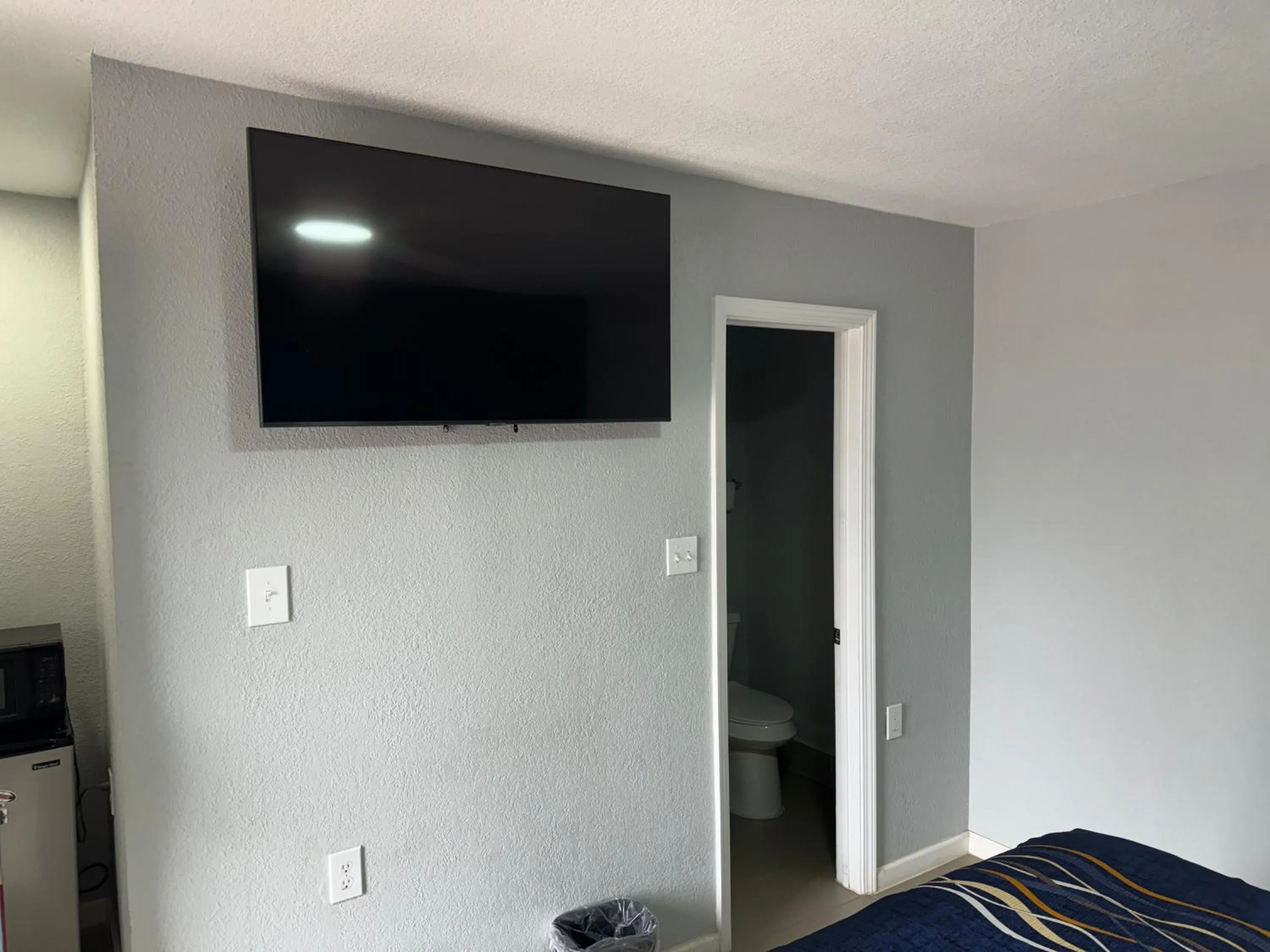 Bed in Anson inn motel