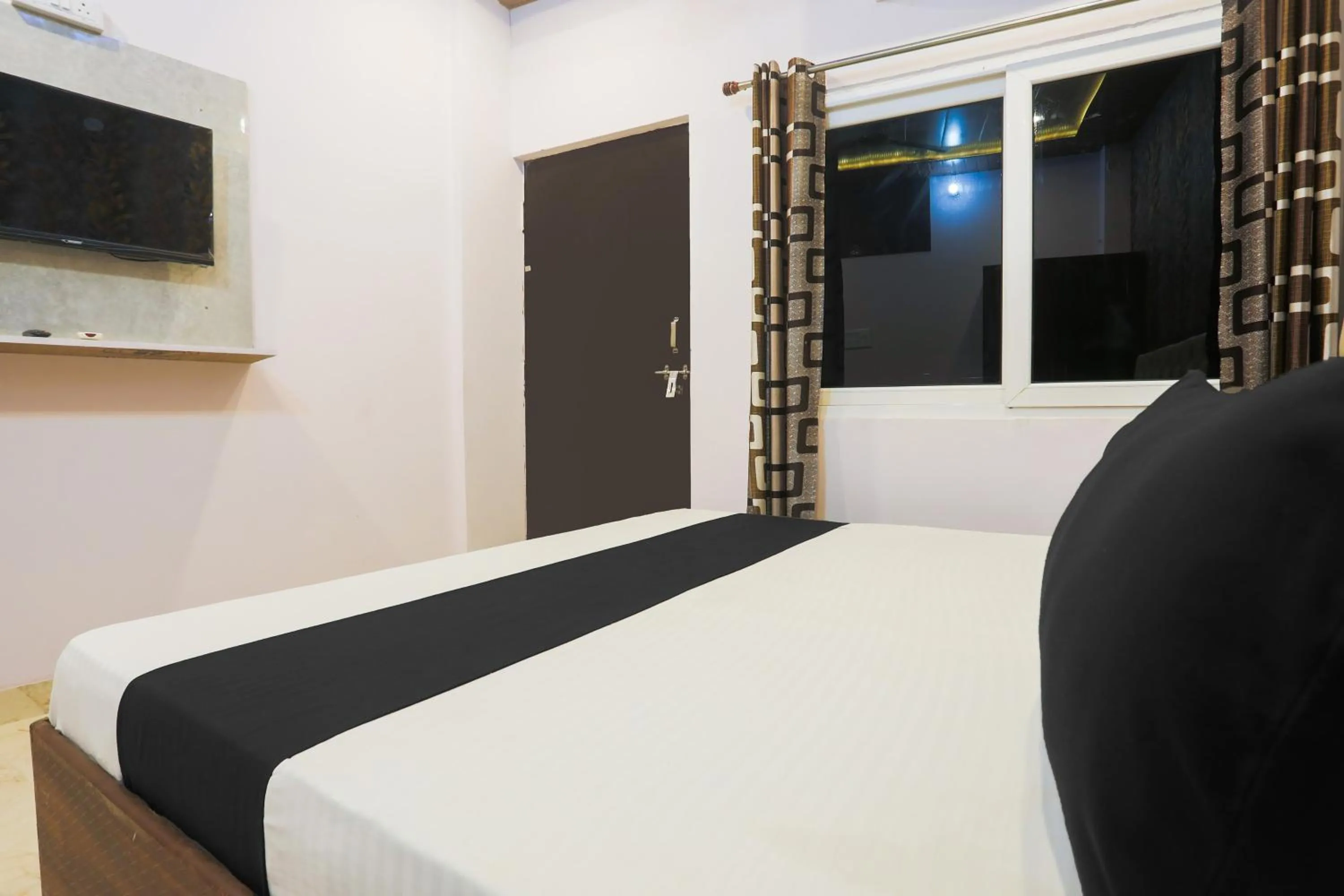 Bedroom, Bed in Hotel O National Banaras in