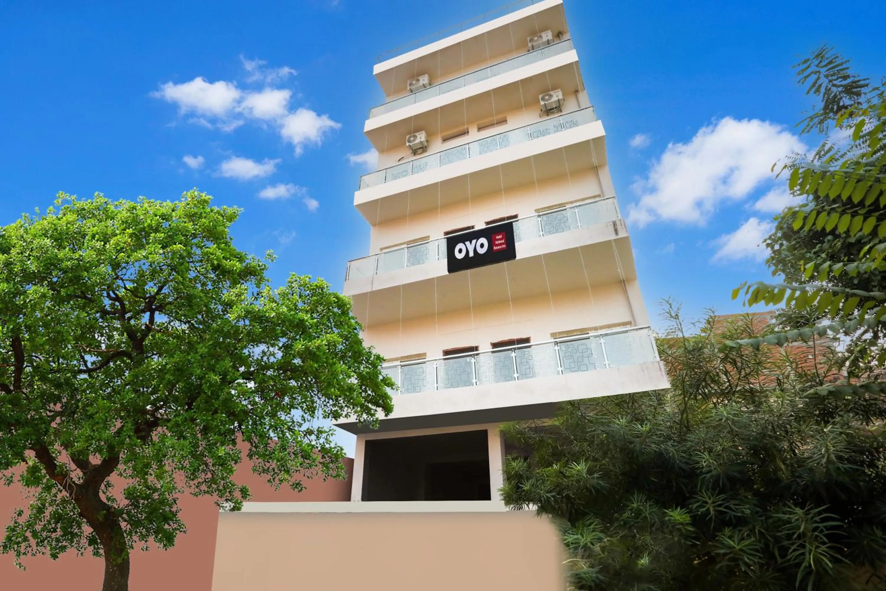 Facade/entrance in Hotel O National Banaras in