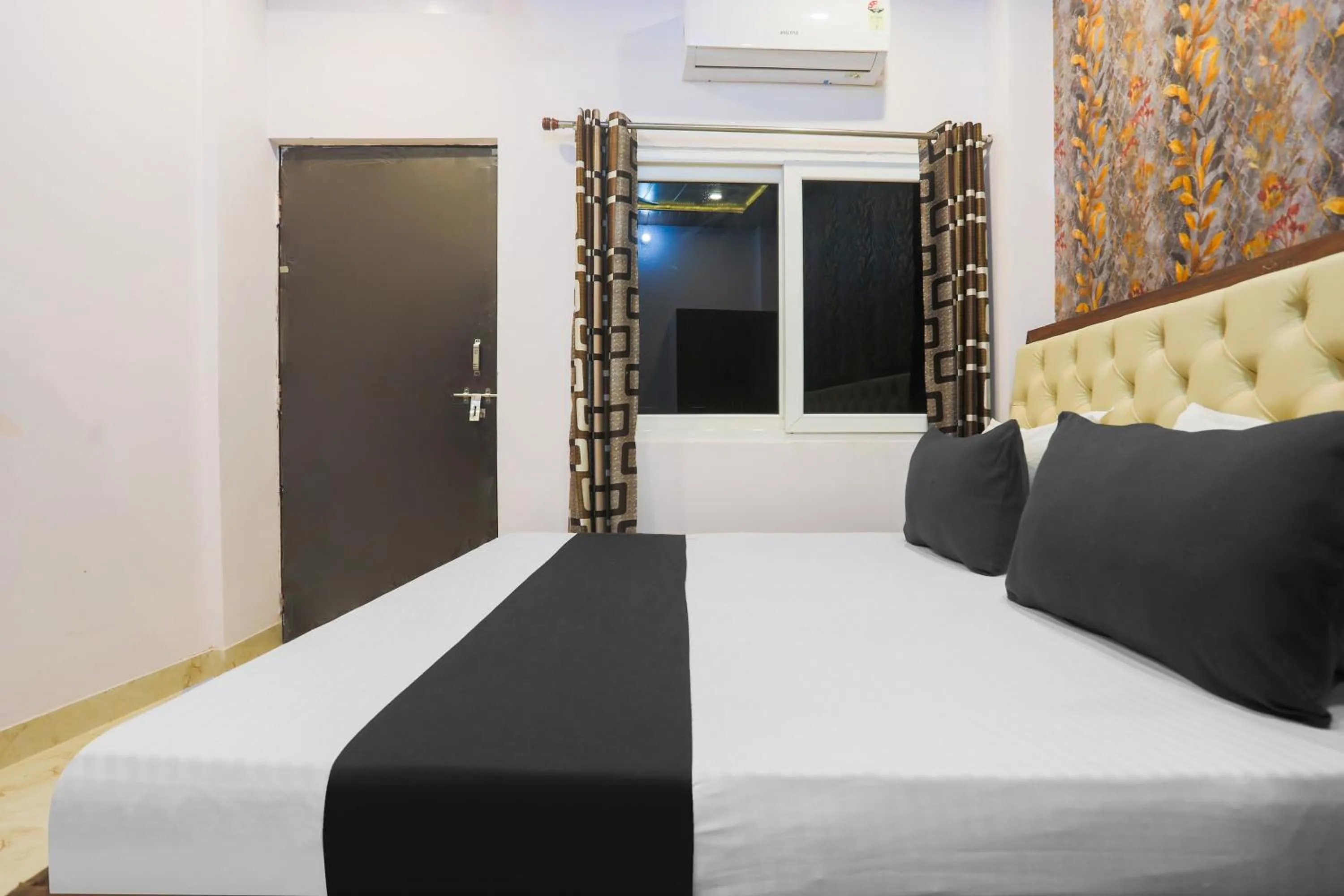 Bedroom, Bed in Hotel O National Banaras in
