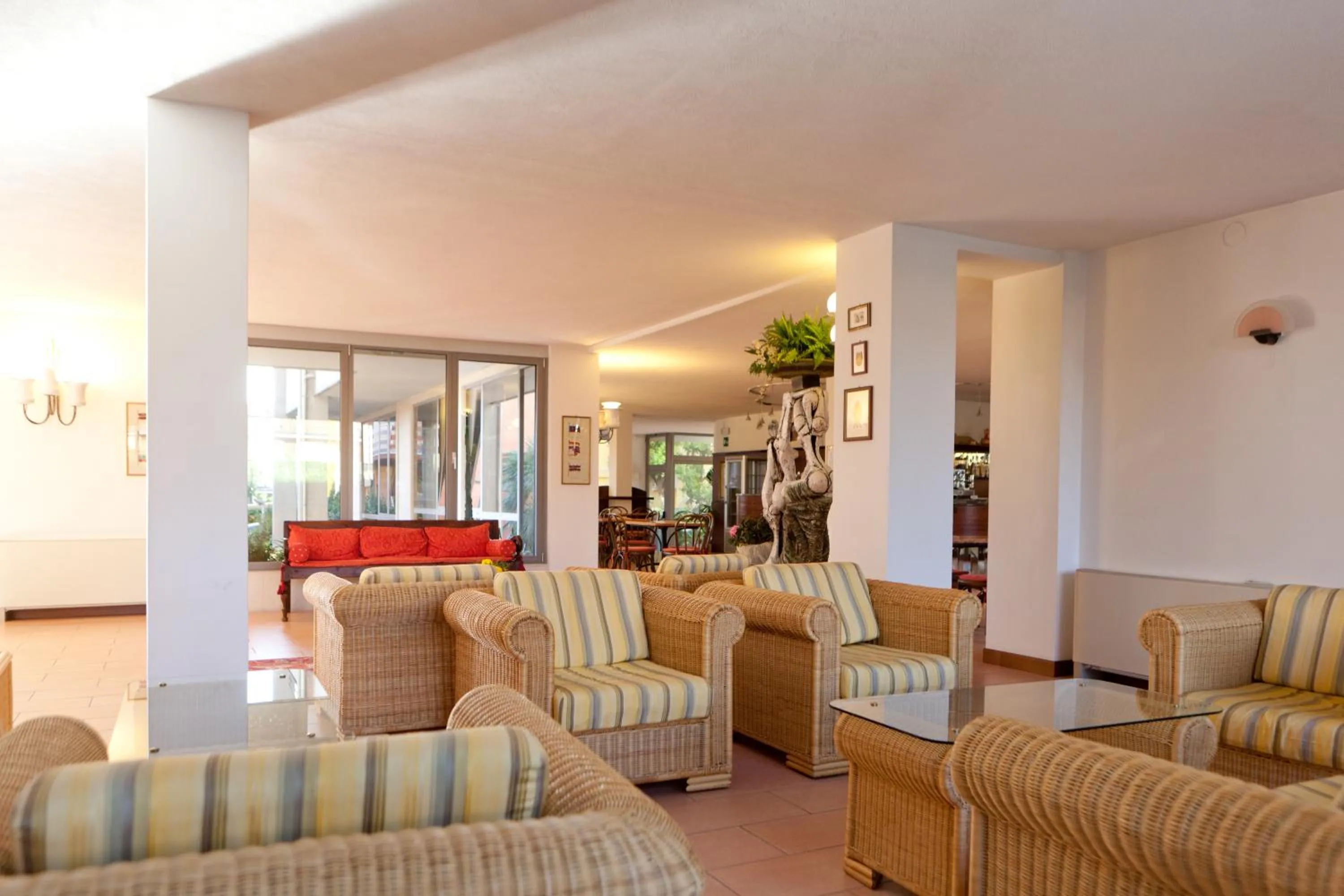 Communal lounge/ TV room in Hotel Idania