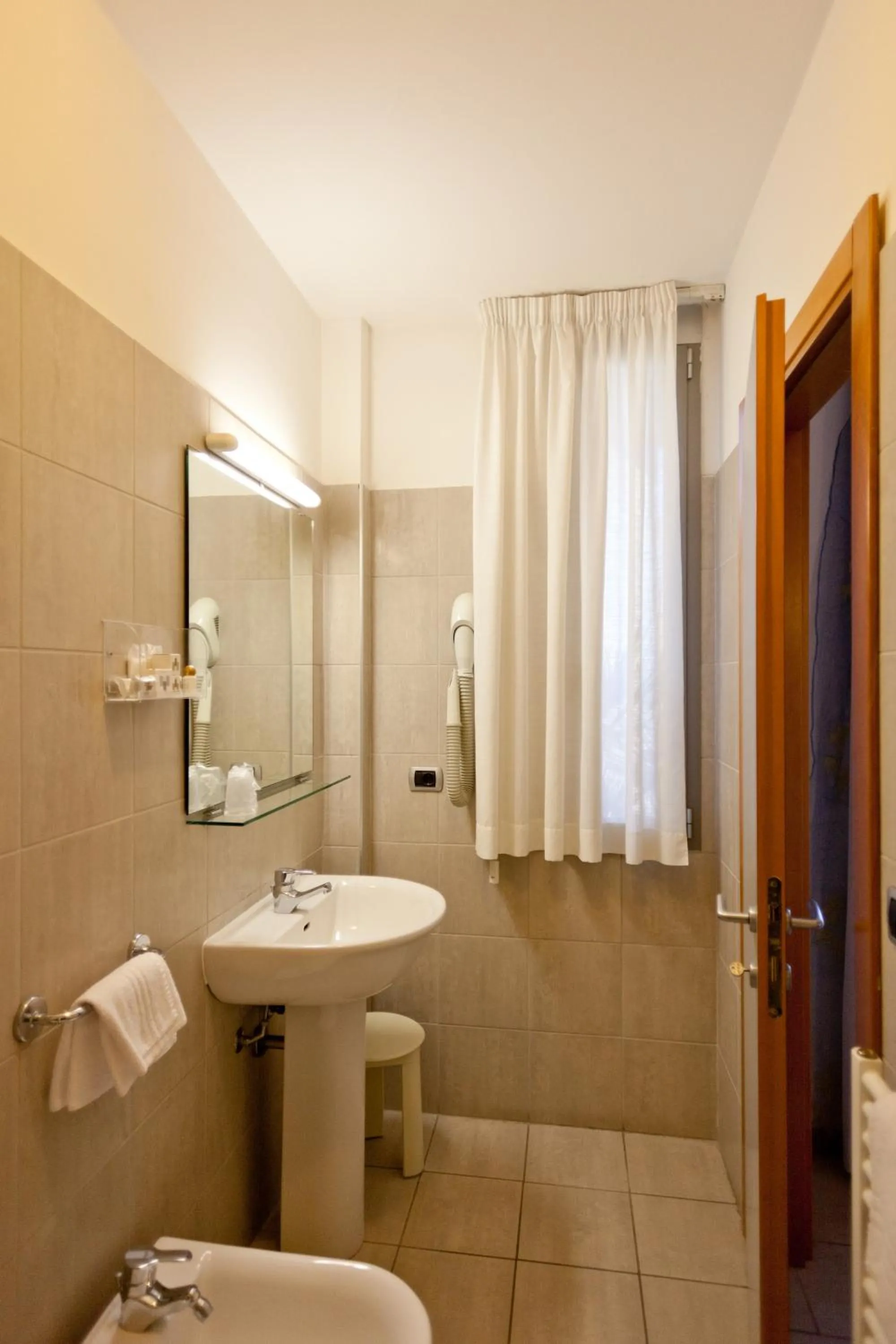 Bathroom in Hotel Idania