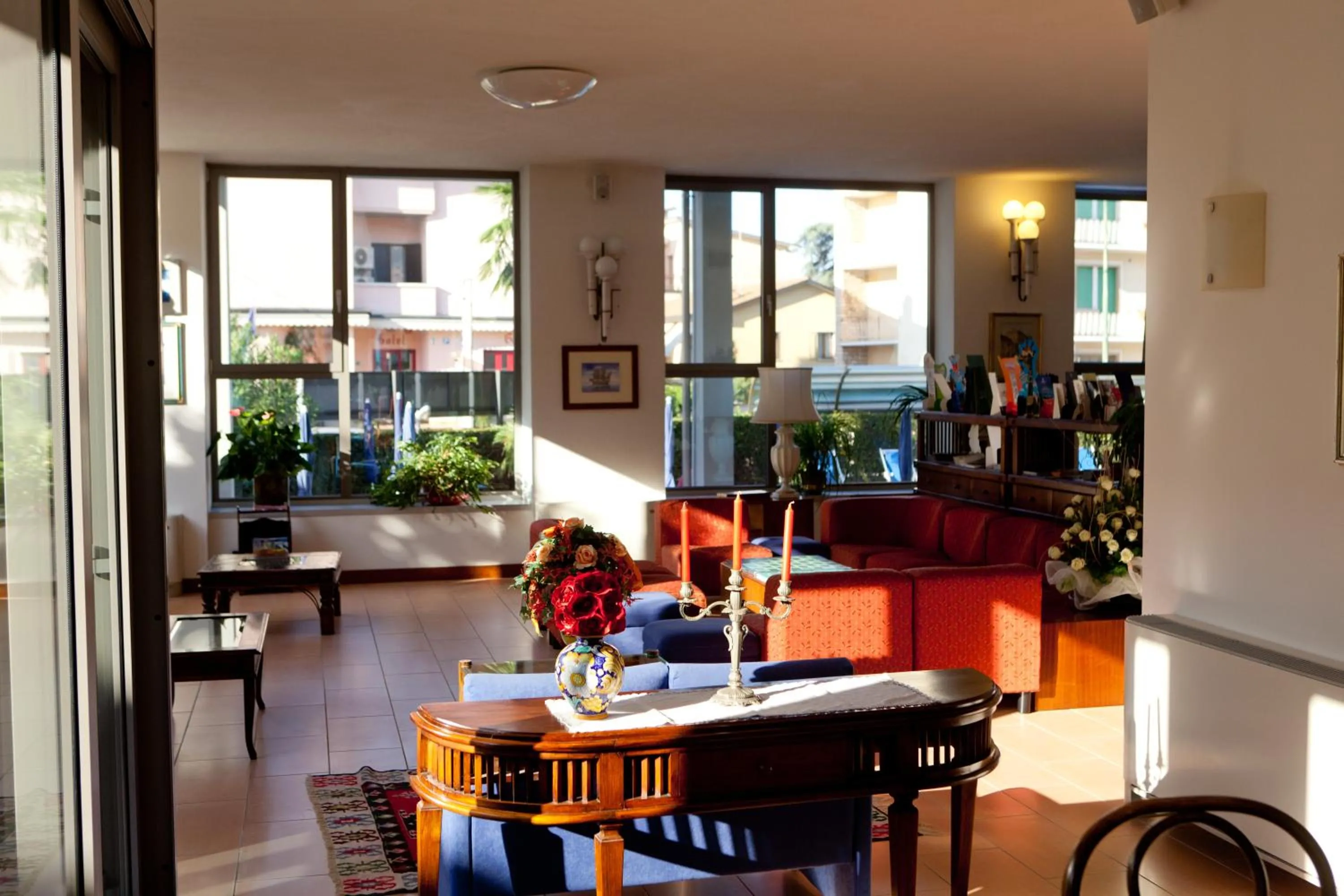 Communal lounge/ TV room in Hotel Idania