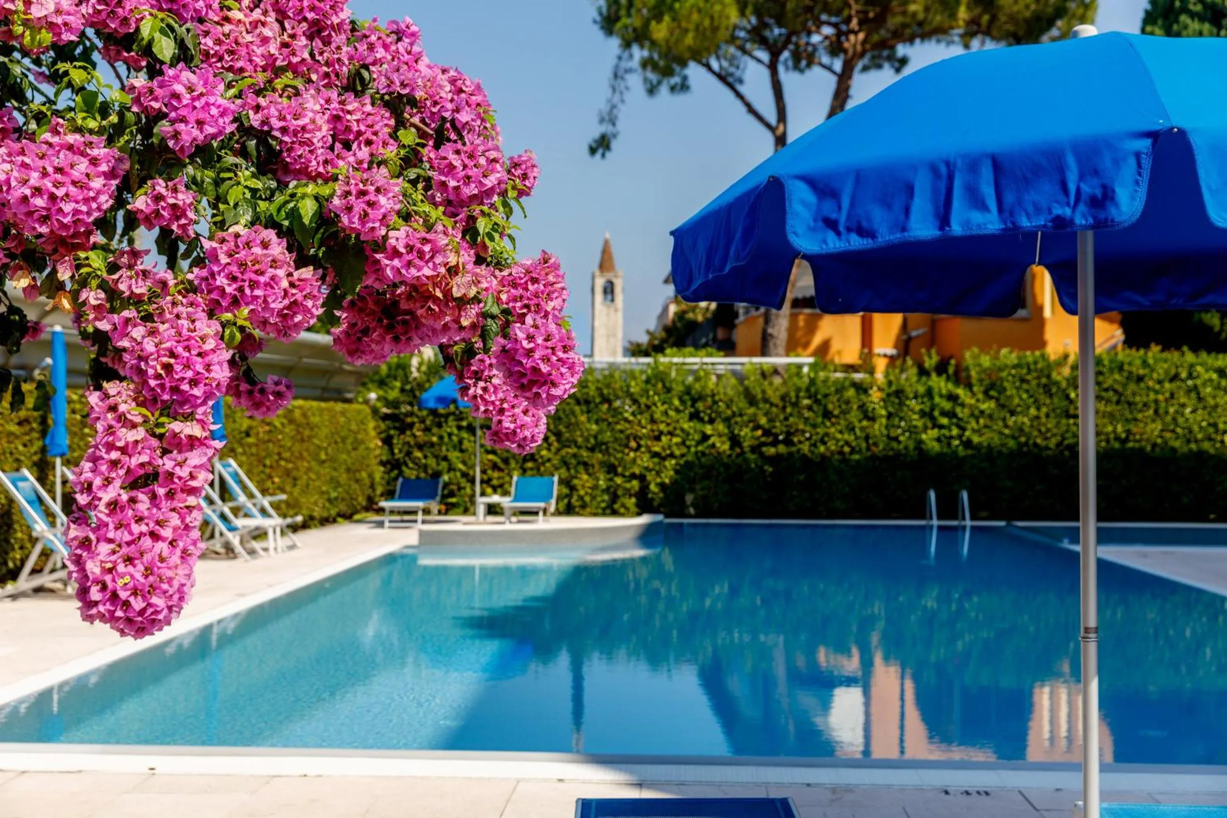 Swimming pool in Hotel Idania
