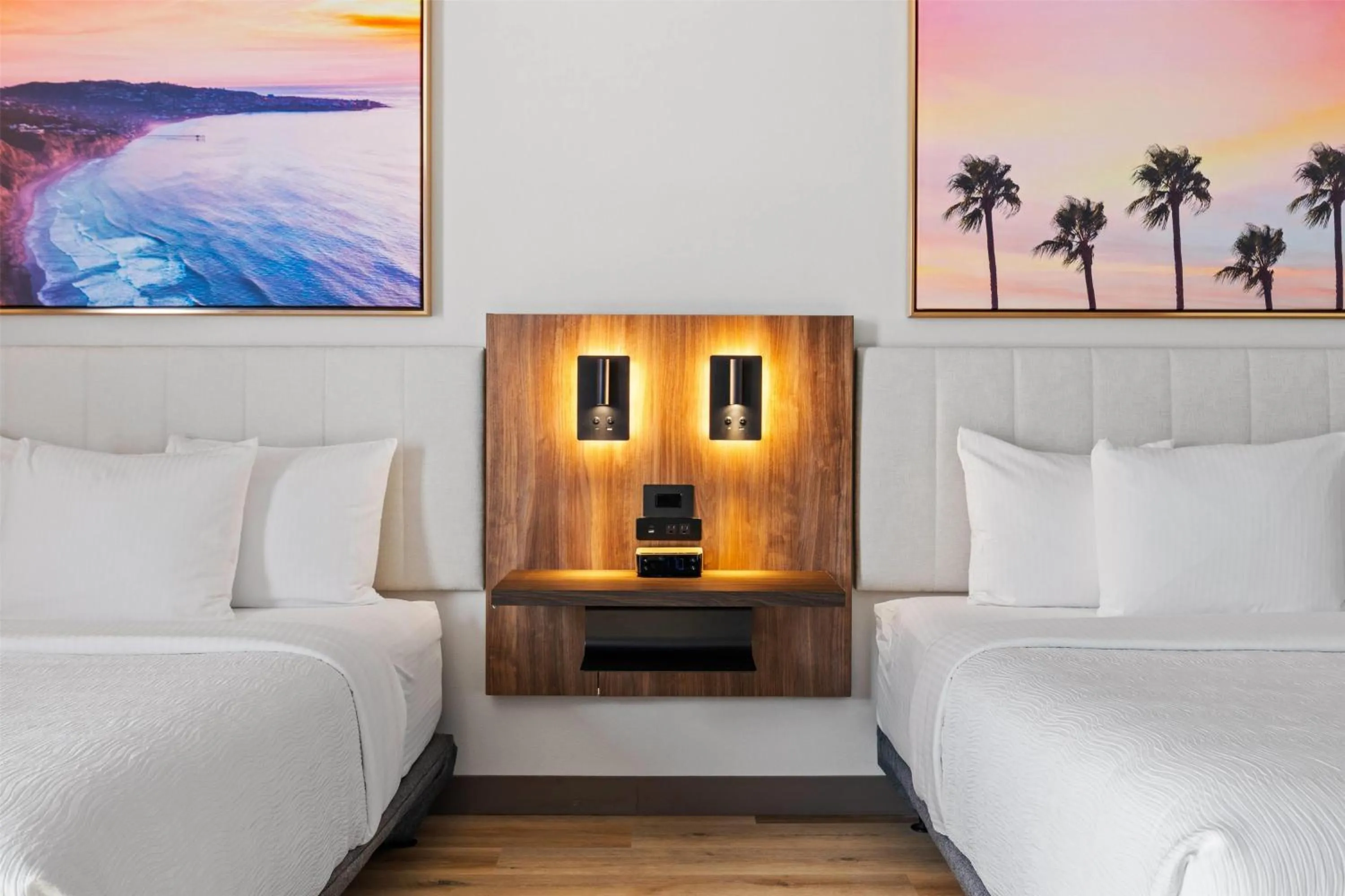 Photo of the whole room, Bed in La Quinta Inn & Suites by Wyndham La Habra