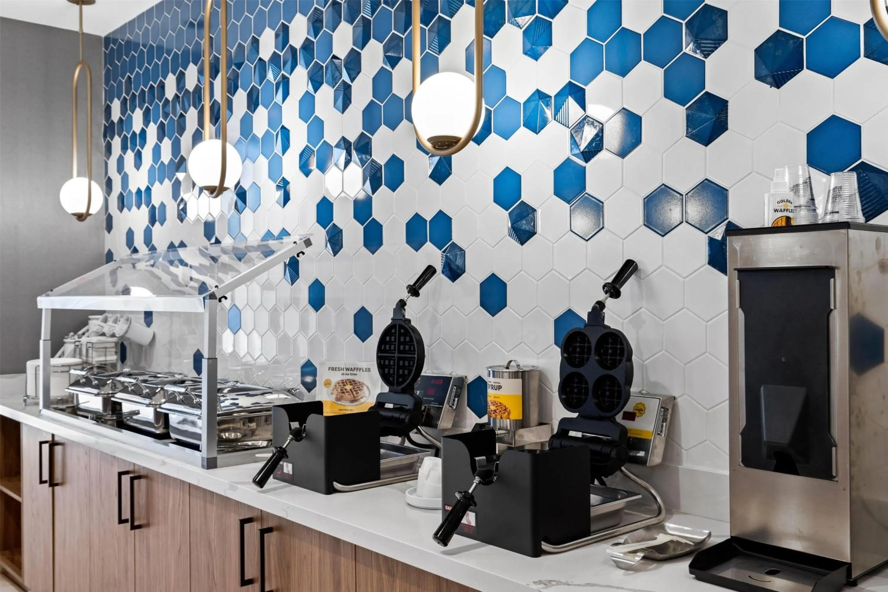 Restaurant/places to eat in La Quinta Inn & Suites by Wyndham La Habra