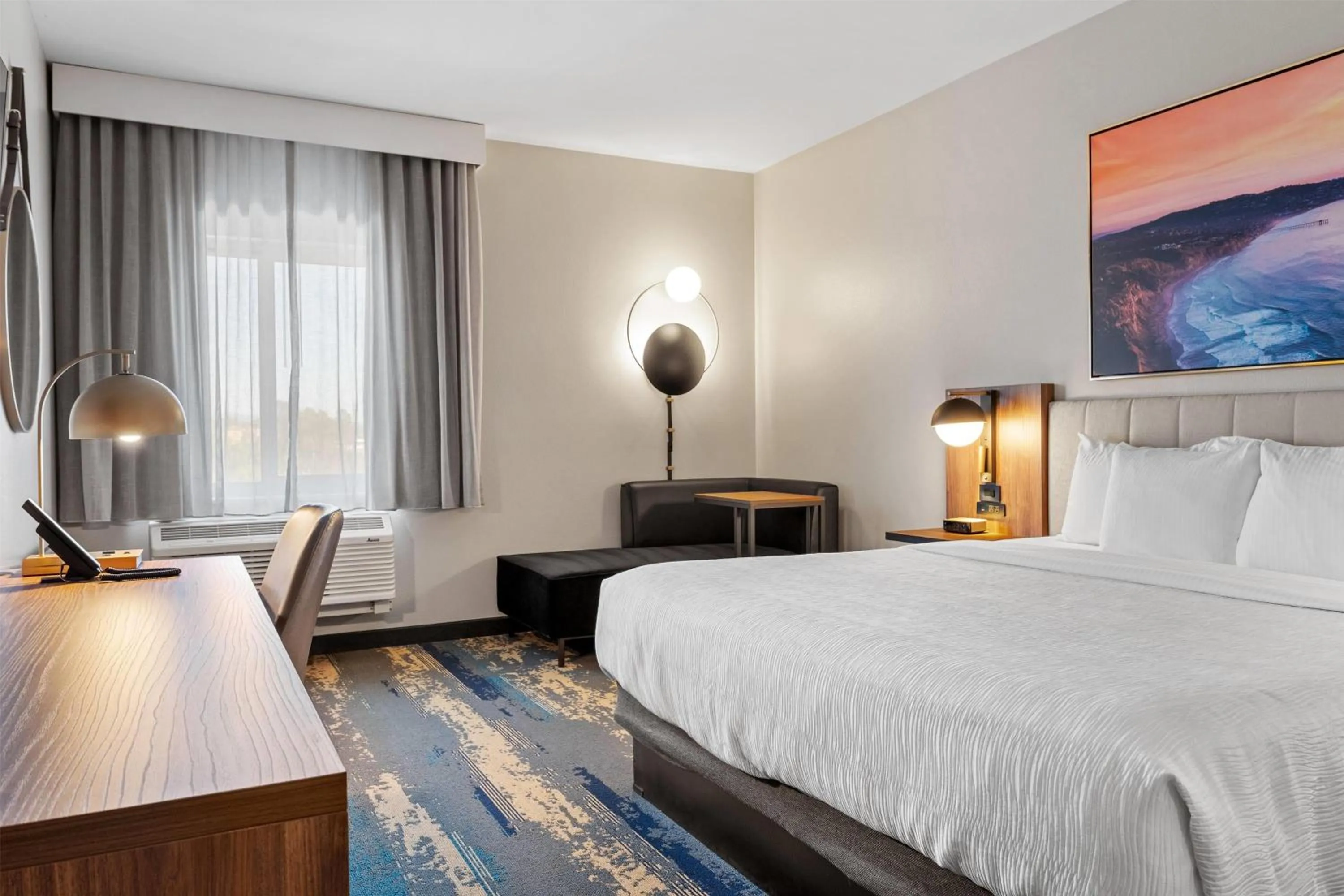 Photo of the whole room, Bed in La Quinta Inn & Suites by Wyndham La Habra