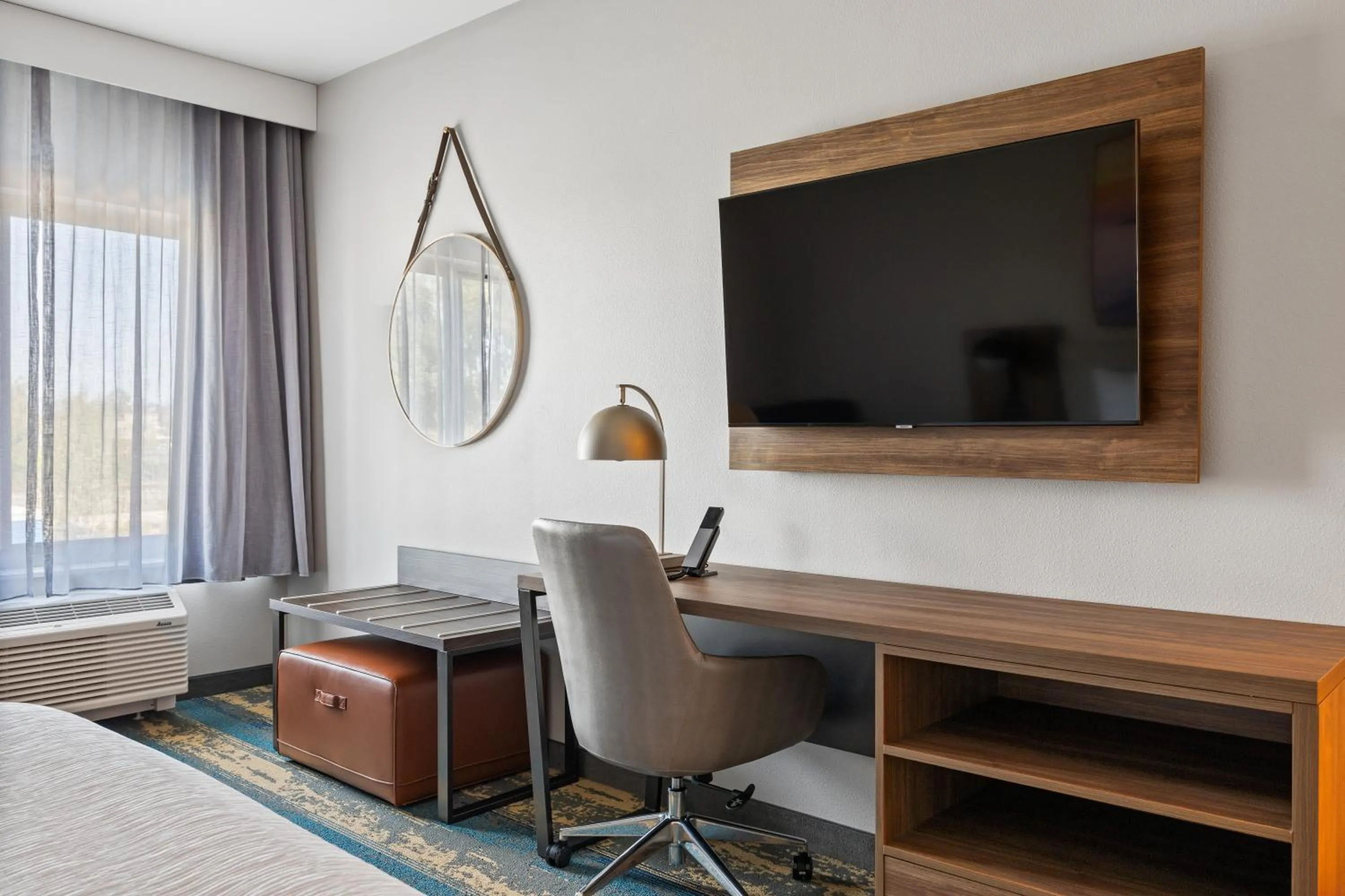 TV and multimedia in La Quinta Inn & Suites by Wyndham La Habra