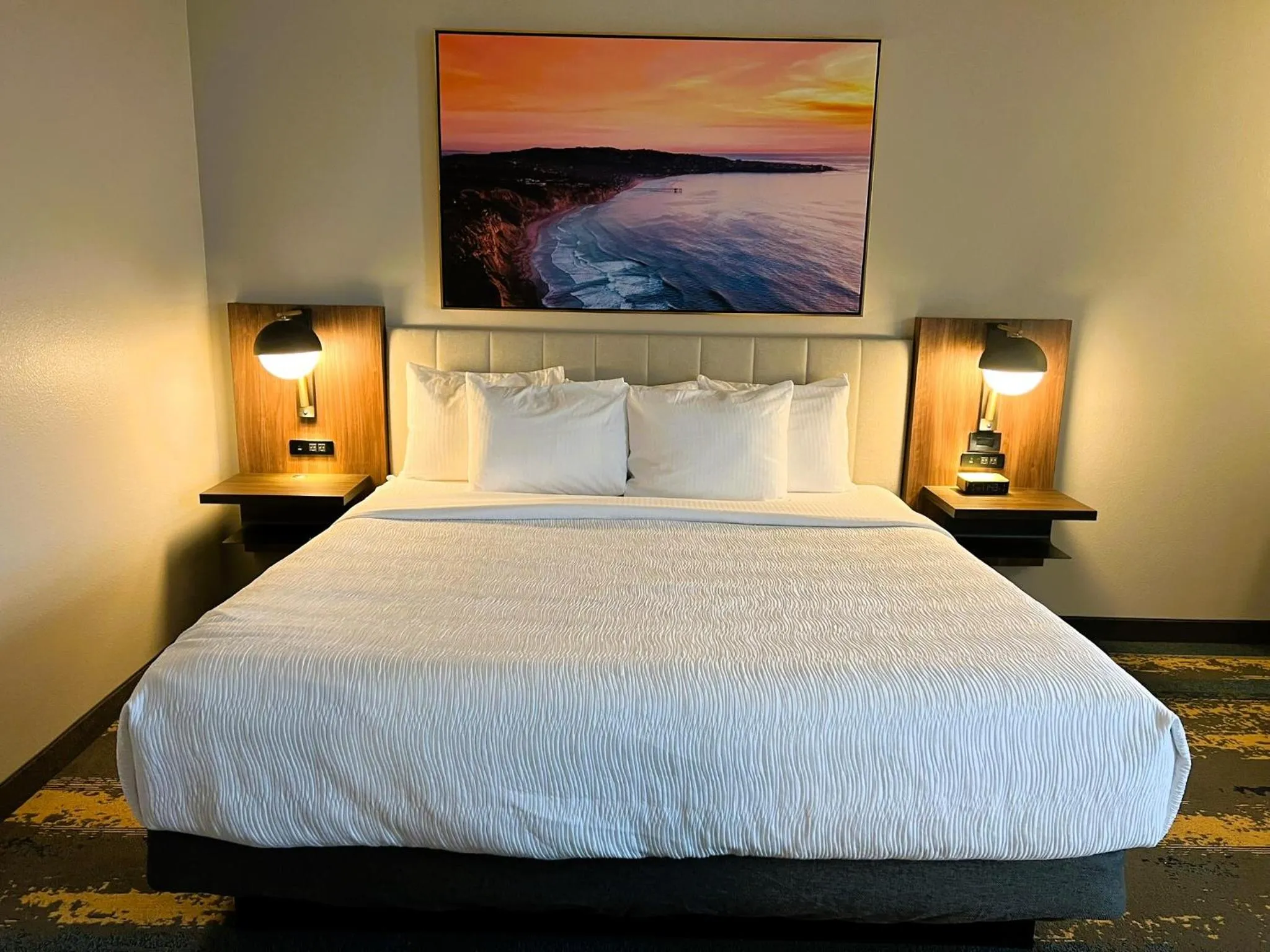 Bedroom, Bed in La Quinta Inn & Suites by Wyndham La Habra