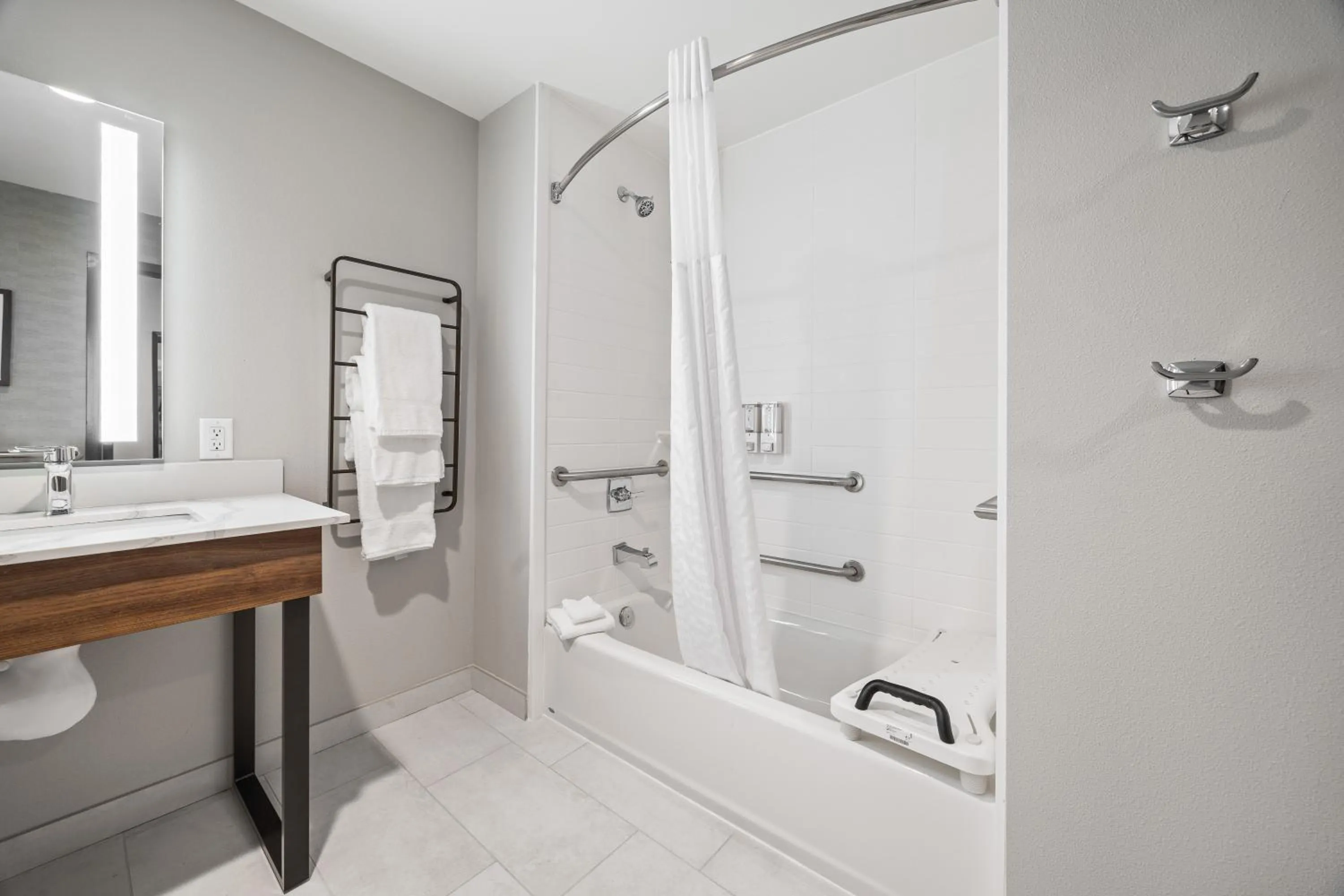 acessibility in La Quinta Inn & Suites by Wyndham La Habra