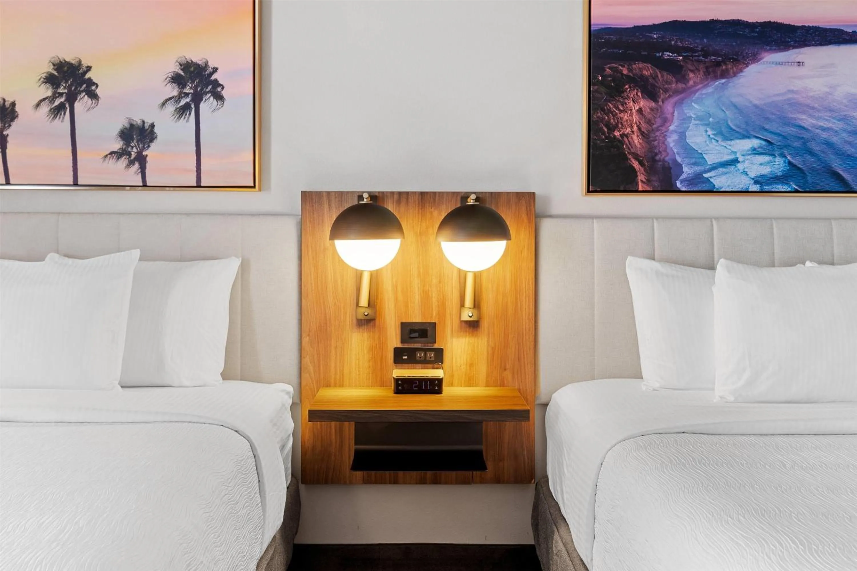 Photo of the whole room, Bed in La Quinta Inn & Suites by Wyndham La Habra