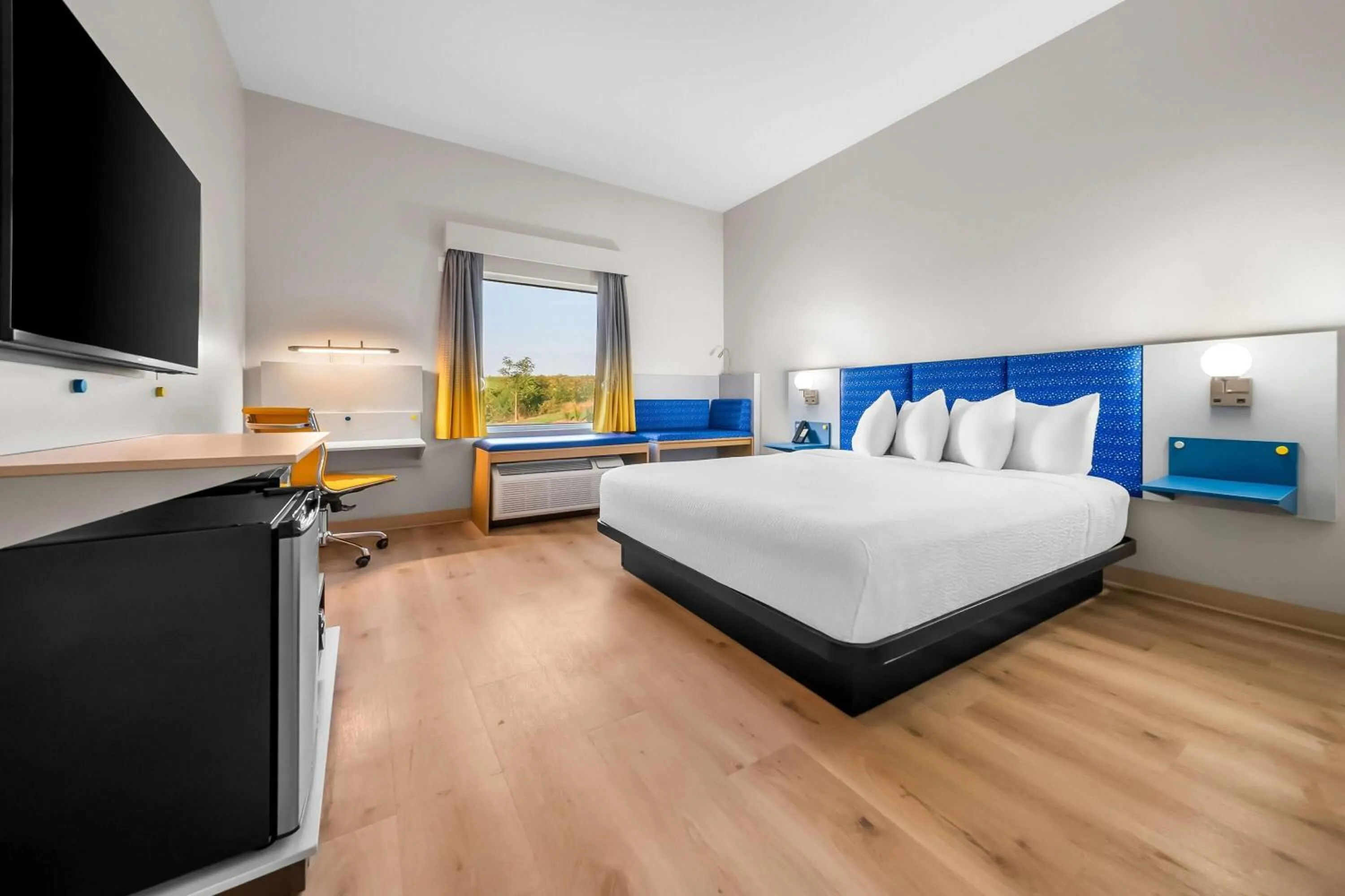 Bed in Microtel Inn & Suites by Wyndham Prattville Montgomery