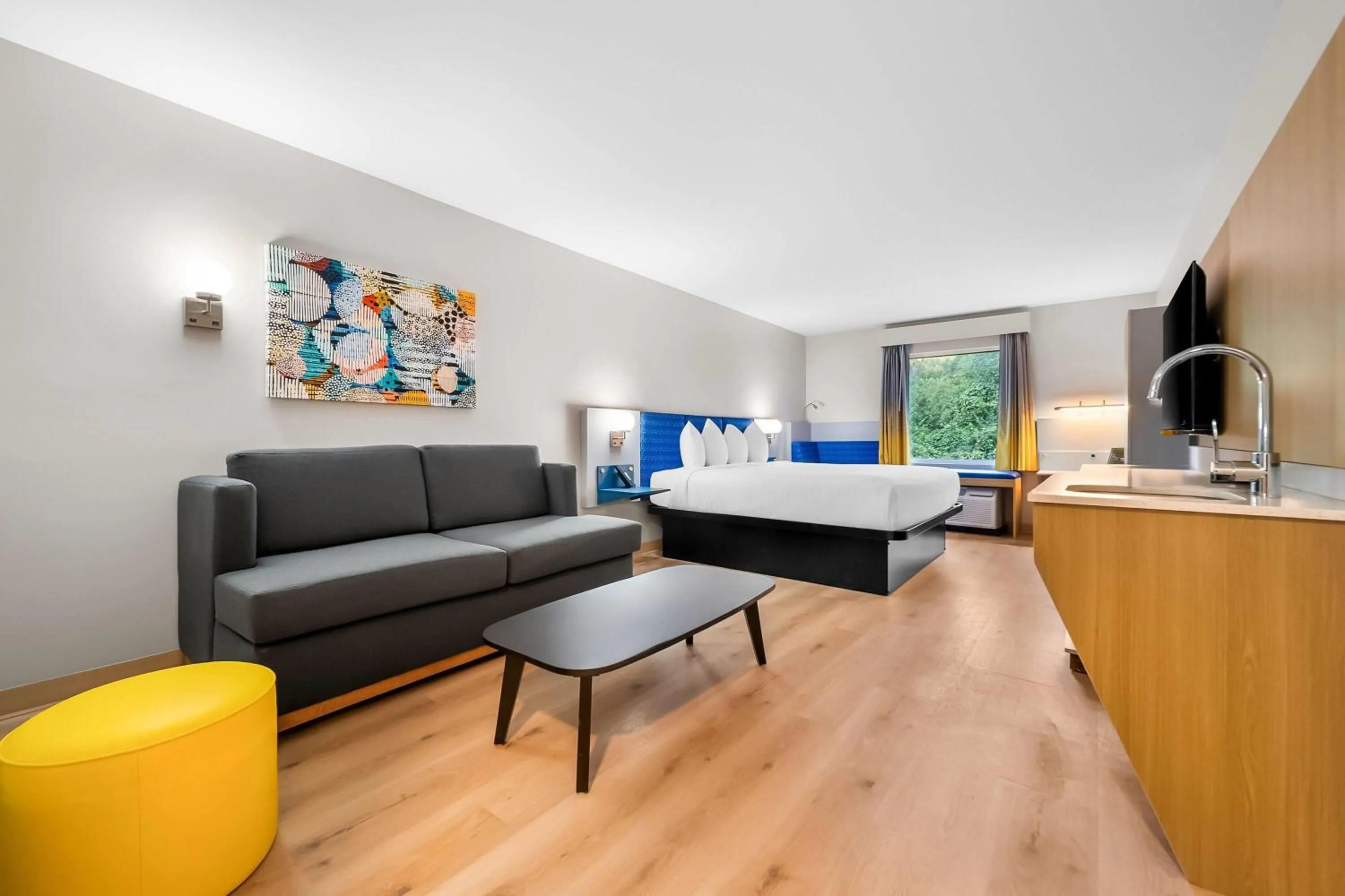 Photo of the whole room, Bed in Microtel Inn & Suites by Wyndham Prattville Montgomery