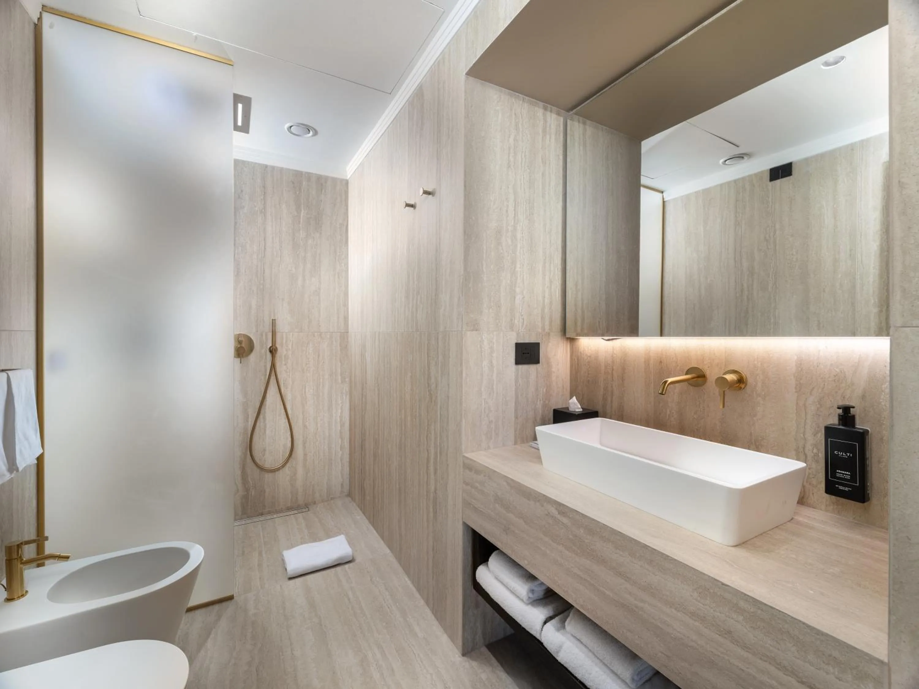 Shower in The Glamore Milano Duomo