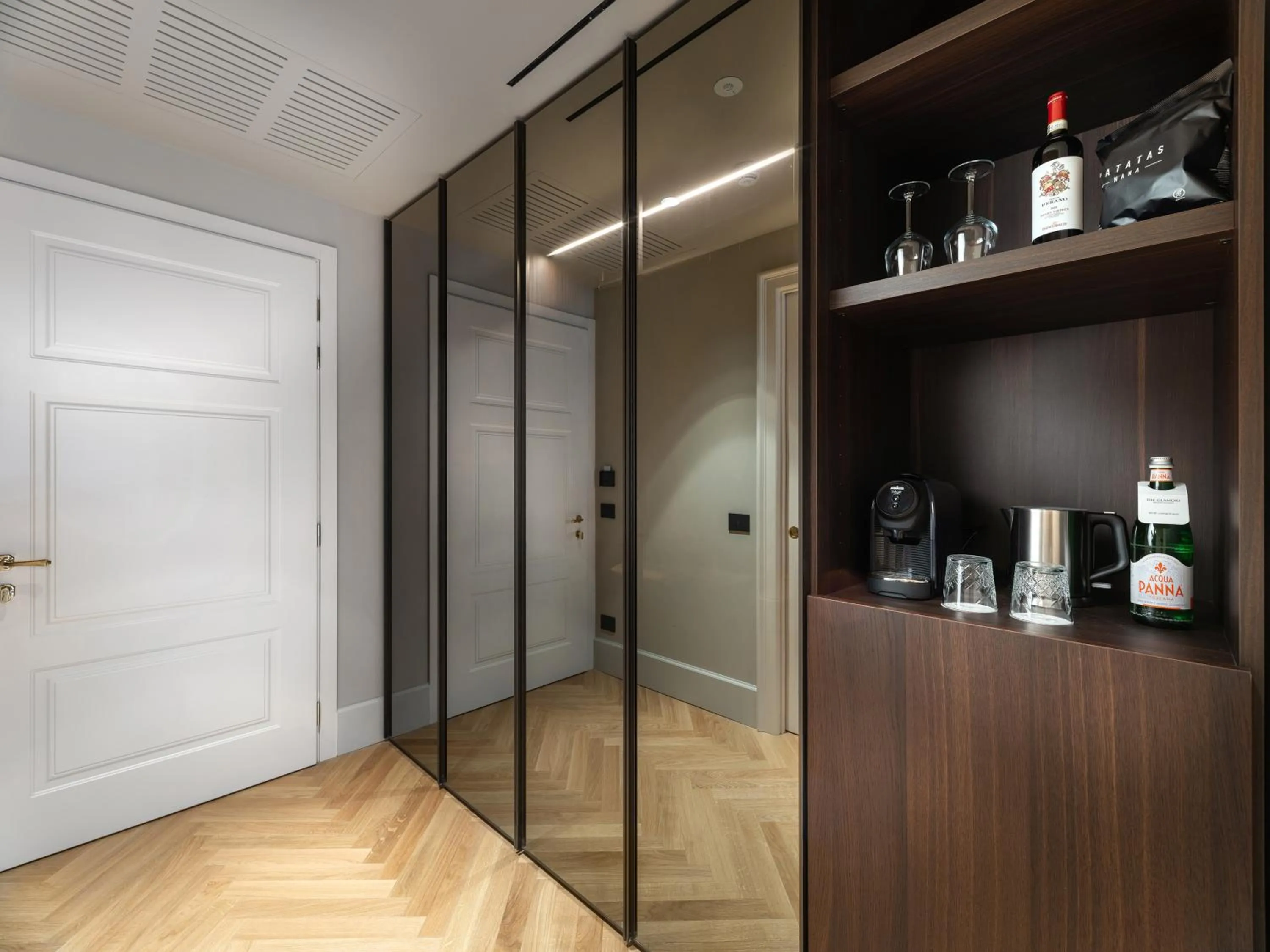 Bedroom in The Glamore Milano Duomo