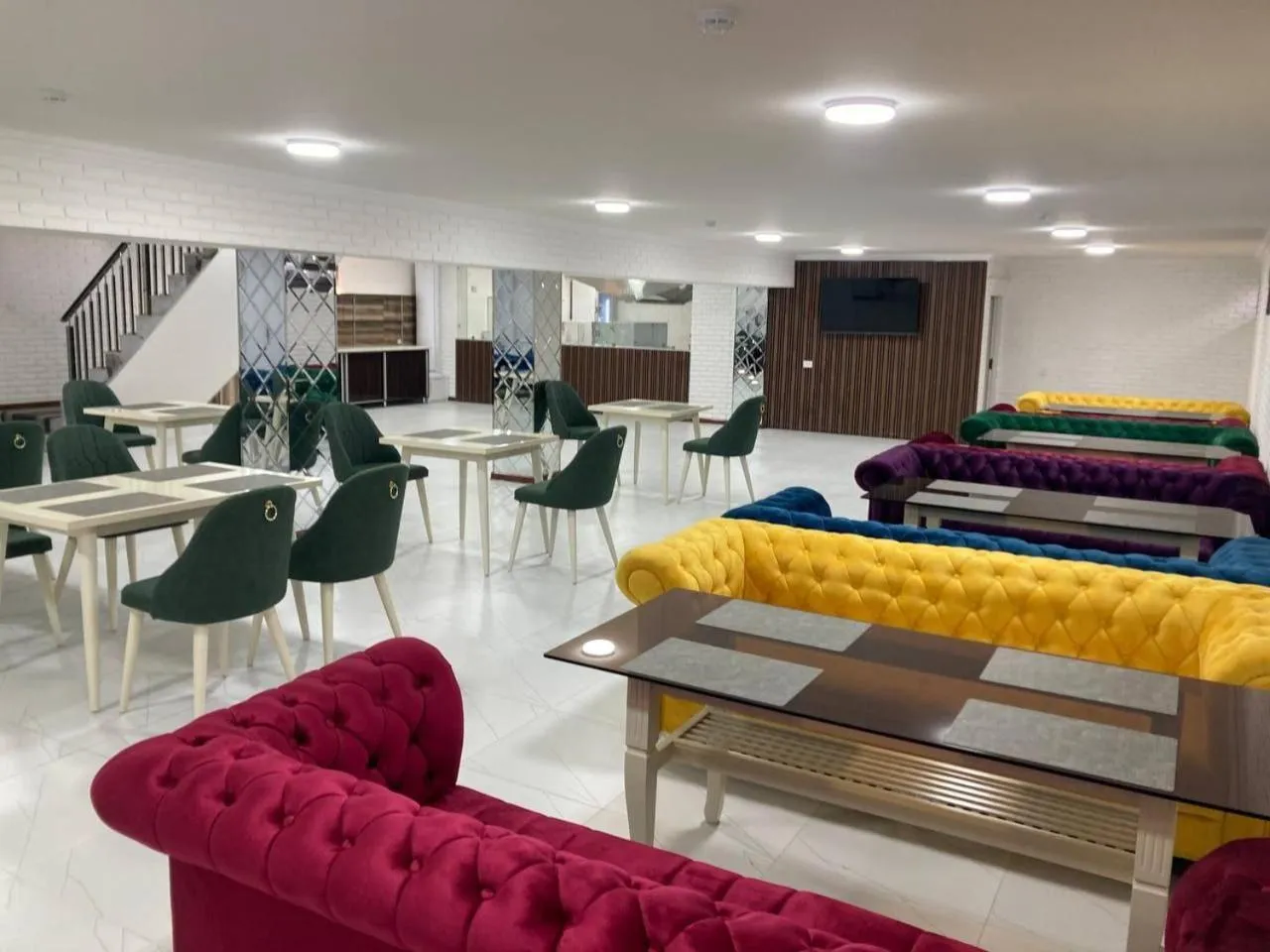 Restaurant/places to eat in Zehra Hotel