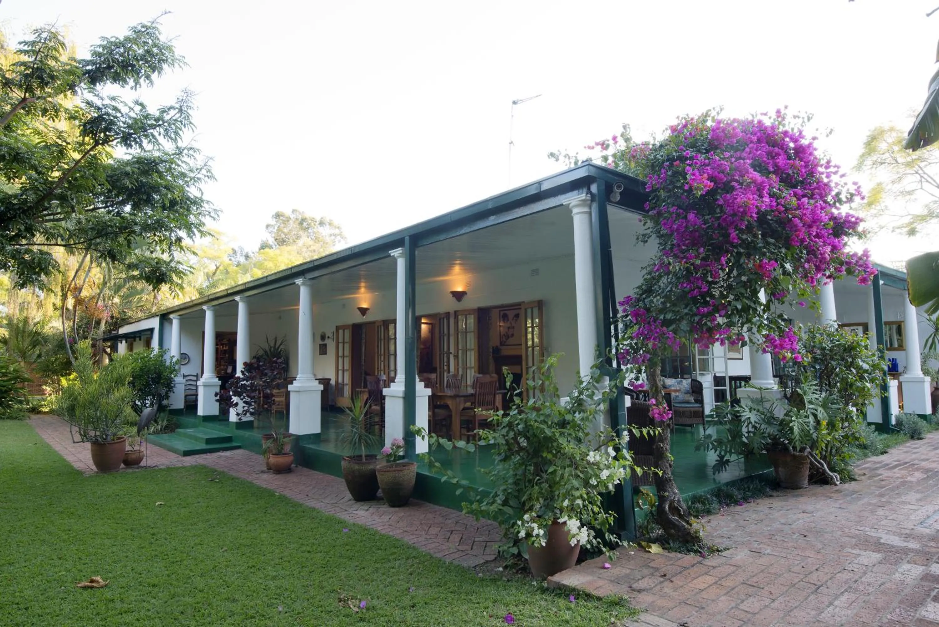 Facade/entrance in York Lodge