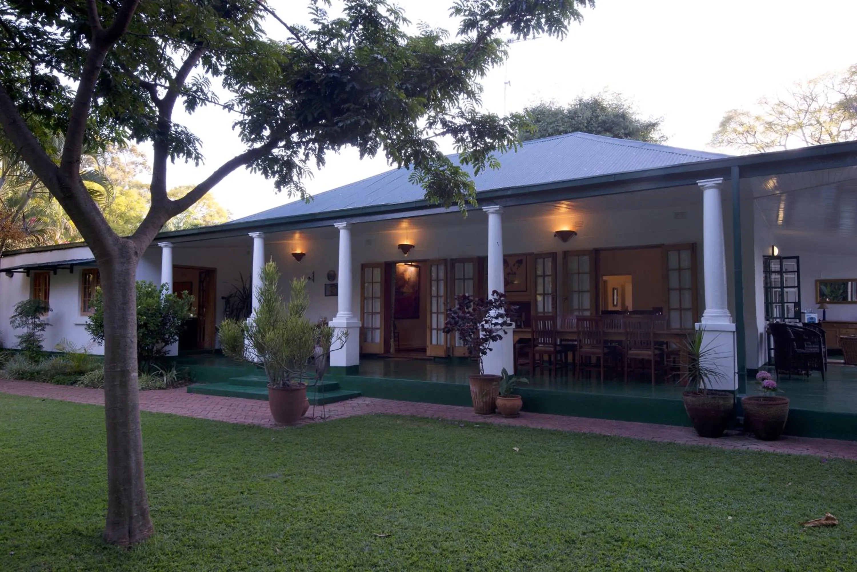 Facade/entrance in York Lodge
