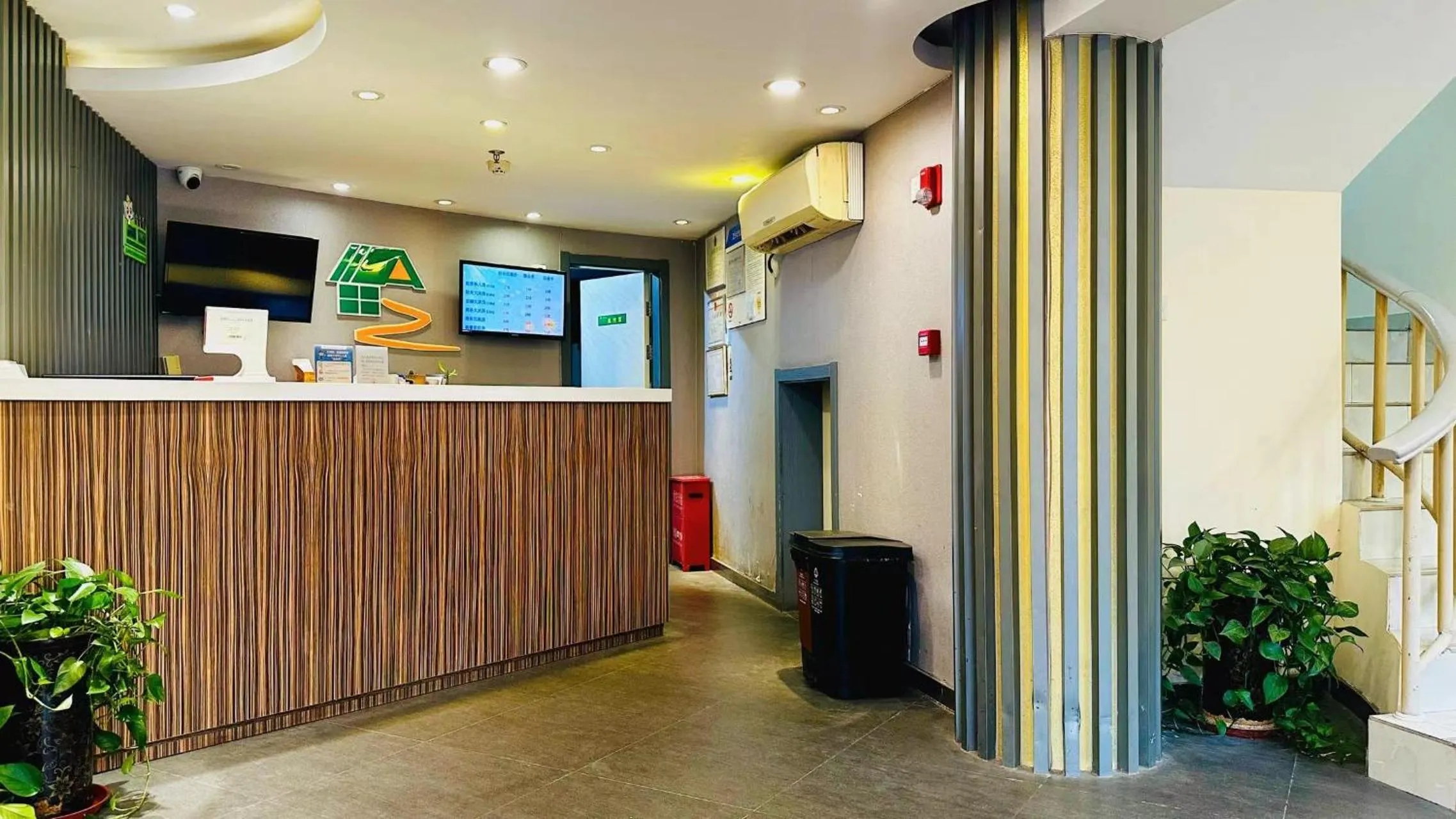 Lobby or reception in Shanghai Zhongan Hotel Xizang North Road Subway Station Branch