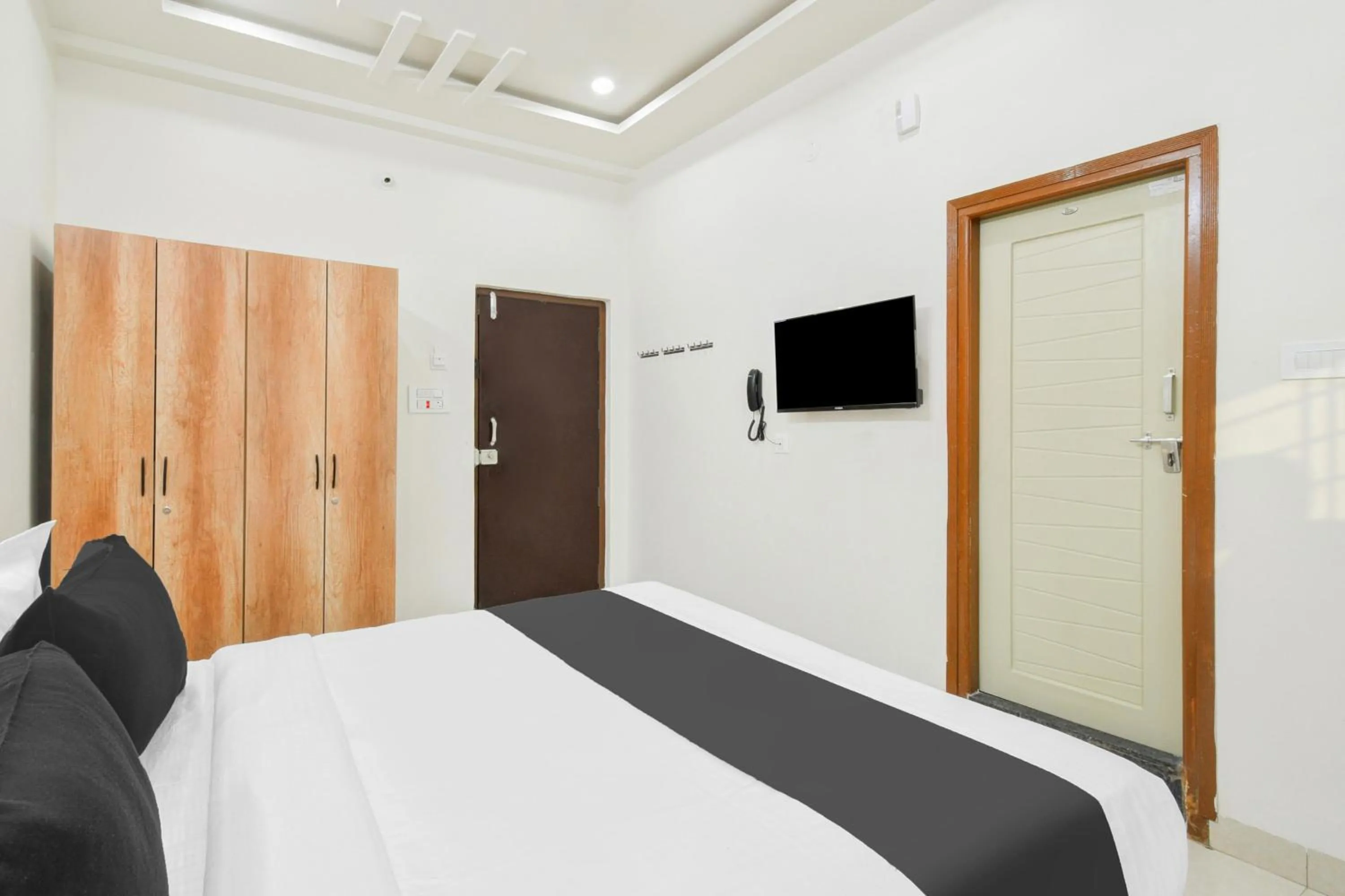 Bedroom, Bed in Super Townhouse Kokapet Formerly Aarian Tej Nilayam