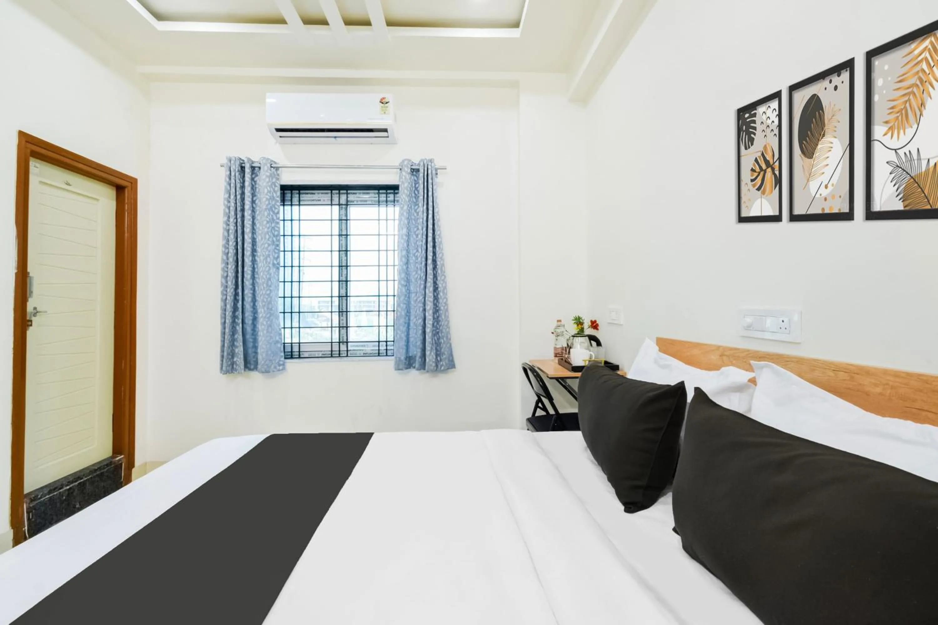 Bedroom, Bed in Super Townhouse Kokapet Formerly Aarian Tej Nilayam