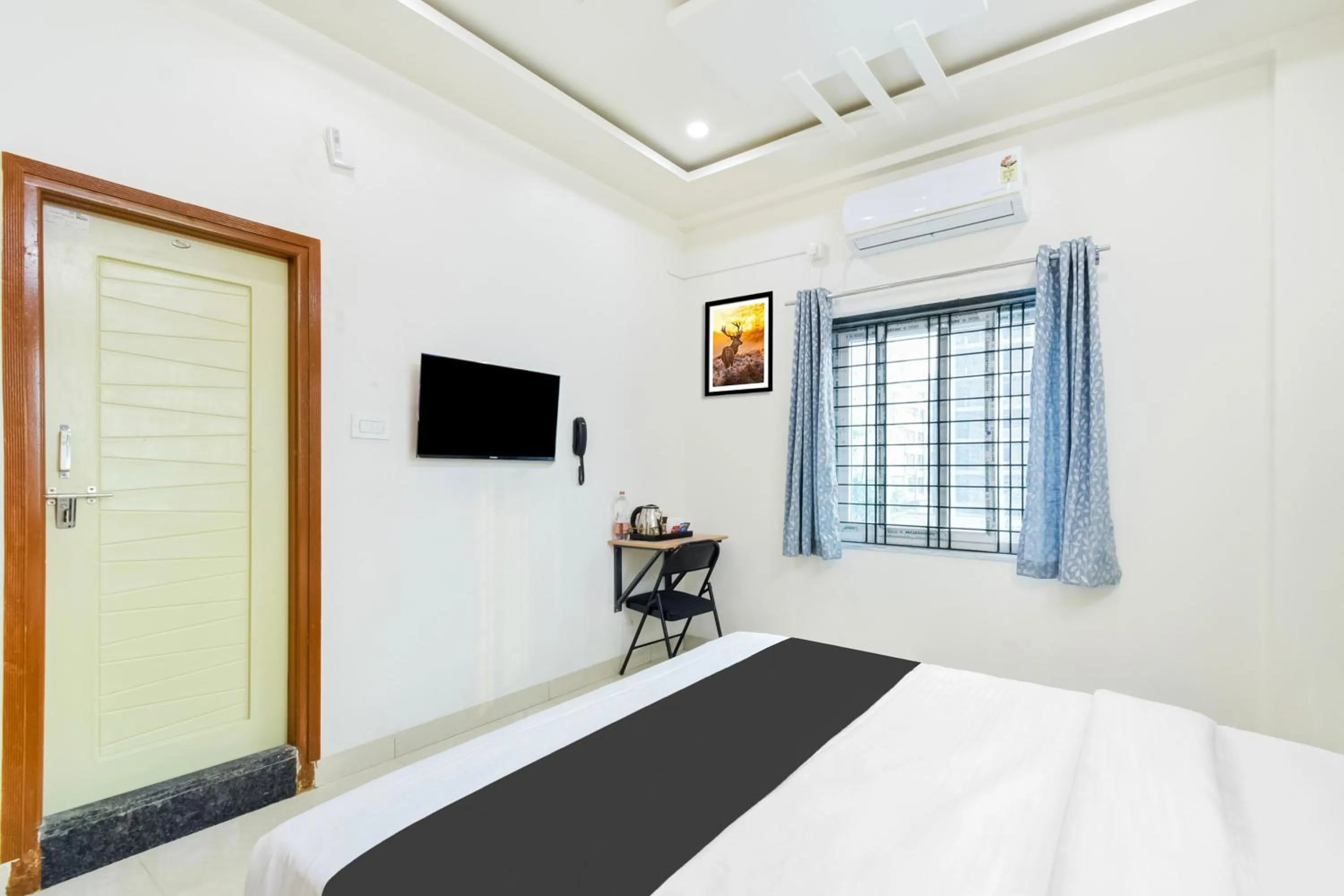 Bedroom, Bed in Super Townhouse Kokapet Formerly Aarian Tej Nilayam