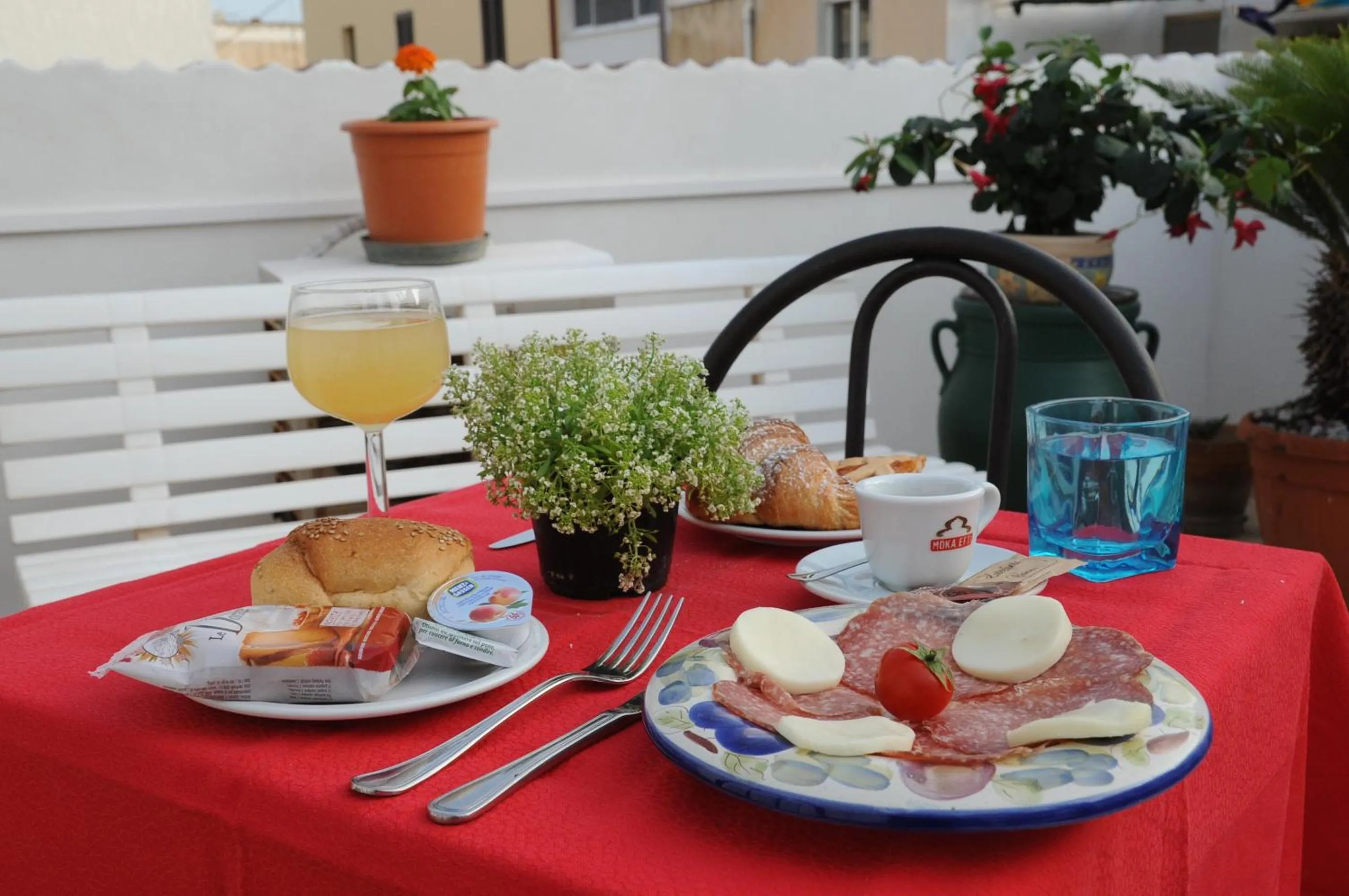 Balcony/Terrace in Daphne B&B