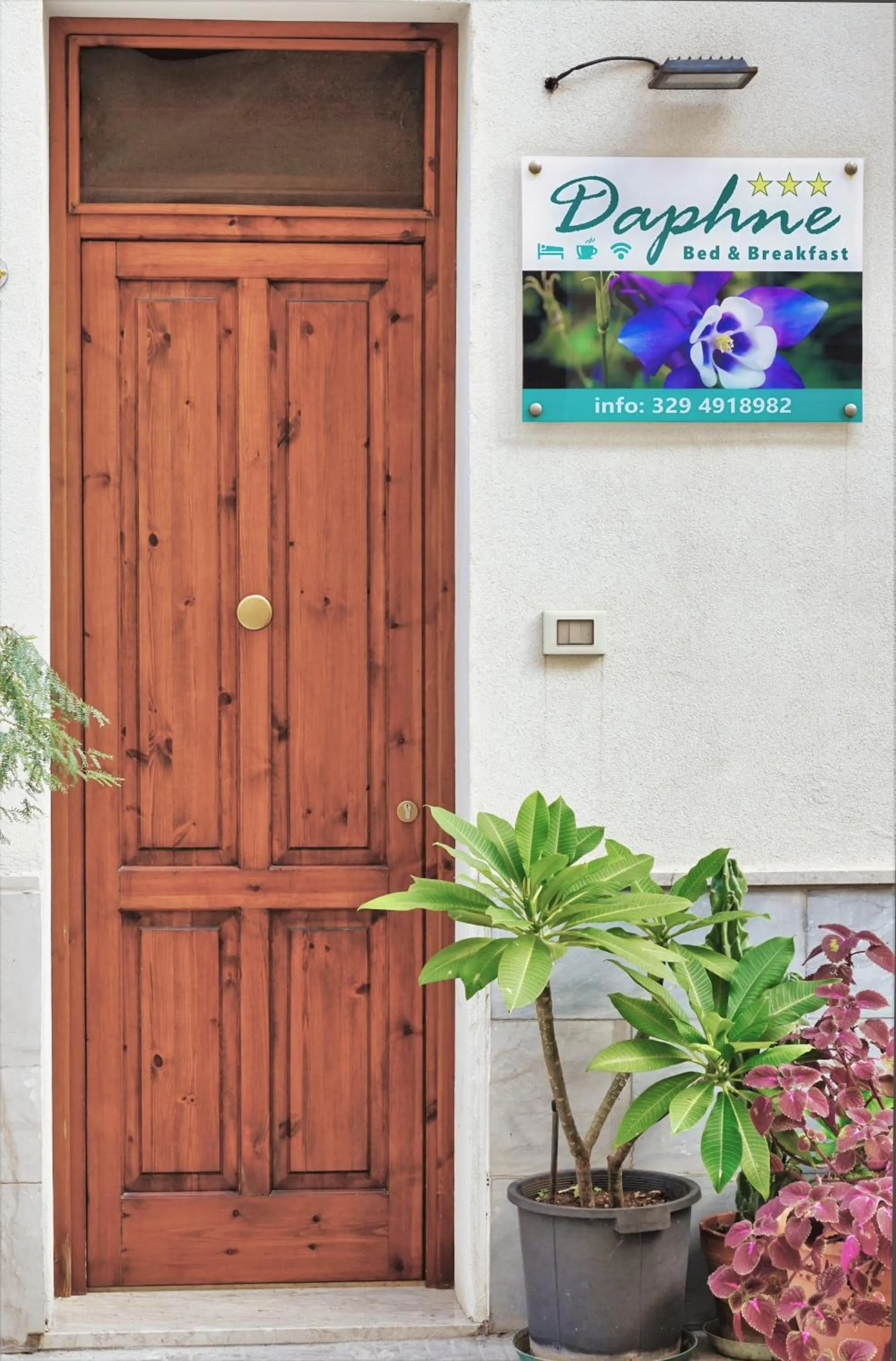 Facade/entrance in Daphne B&B