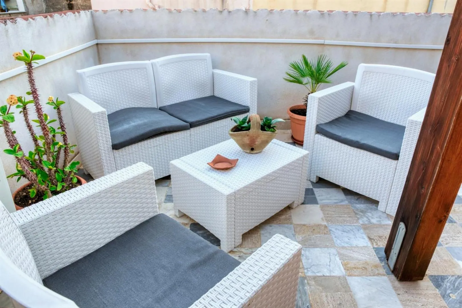 Balcony/Terrace in Daphne B&B