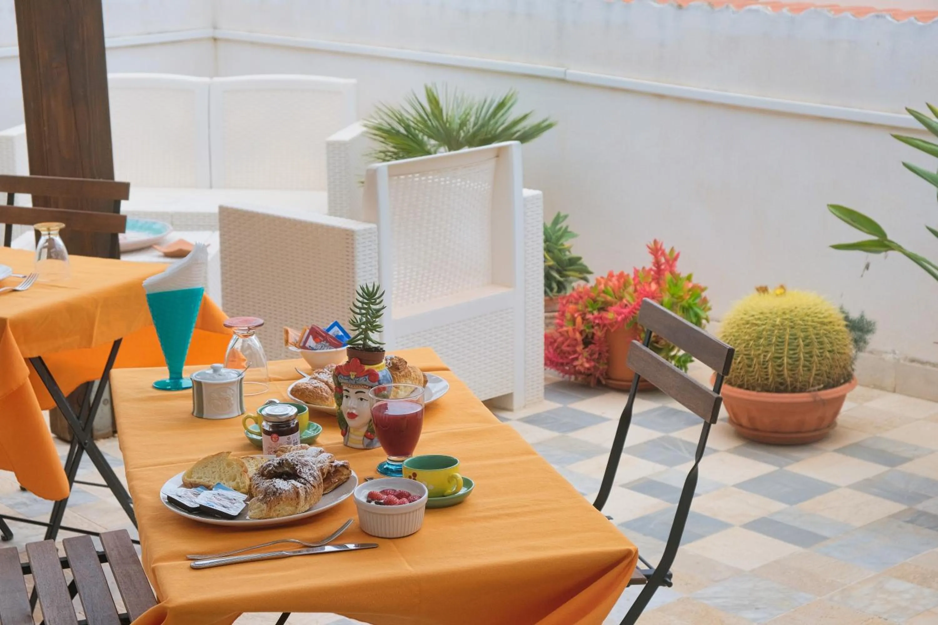 Balcony/Terrace in Daphne B&B