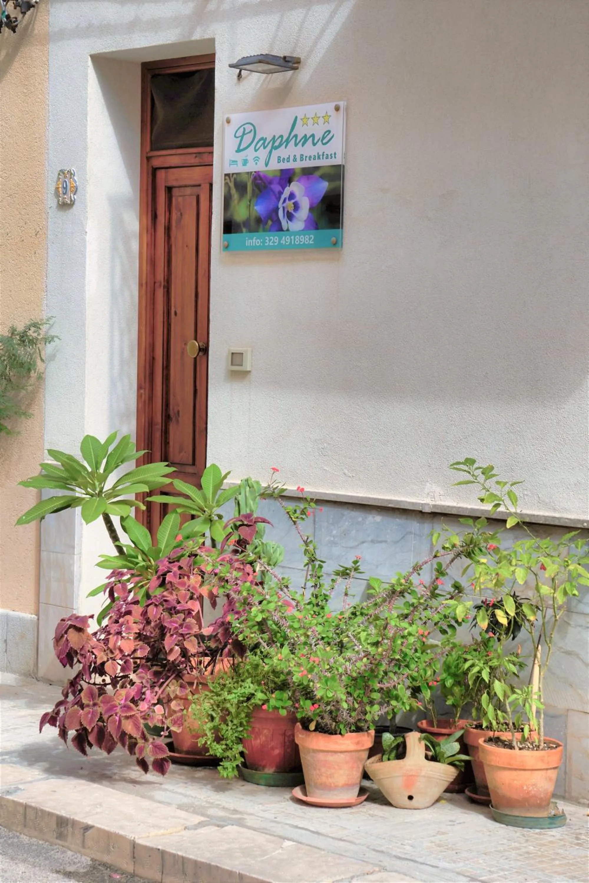 Facade/entrance in Daphne B&B