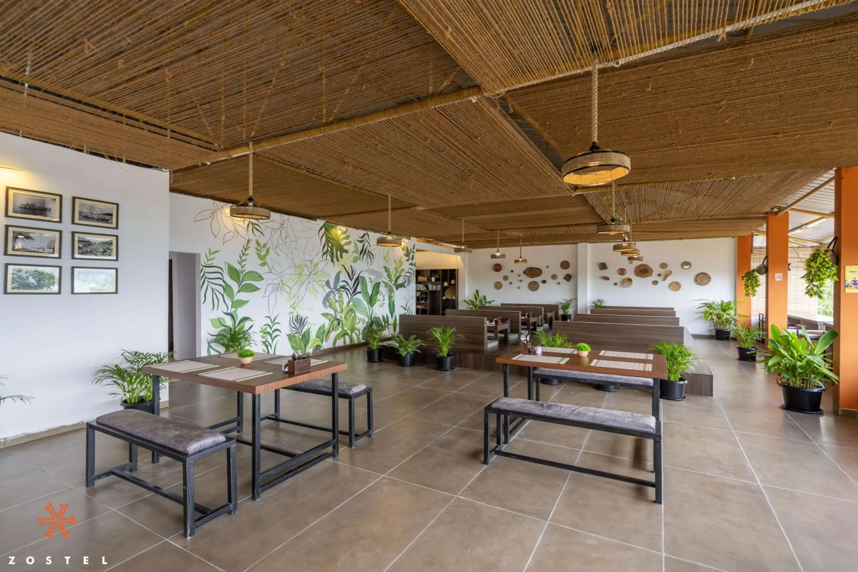 Restaurant/places to eat in Zostel Port Blair