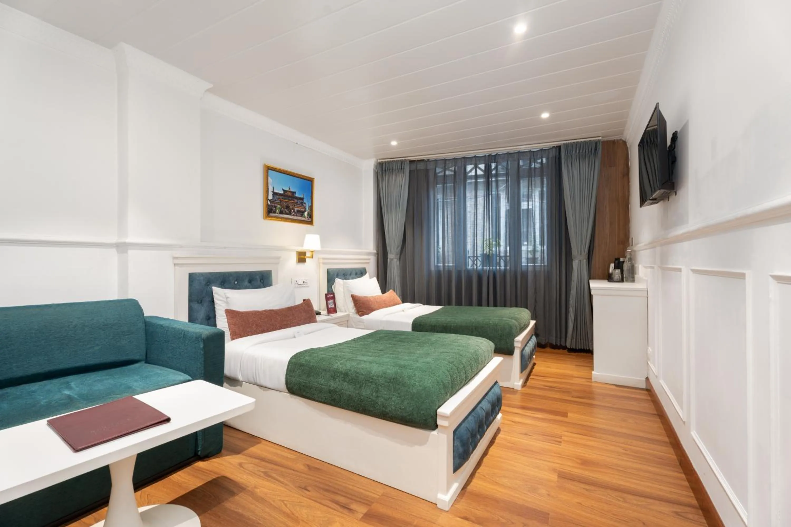 Bed in Summit Mall Stone Hotel