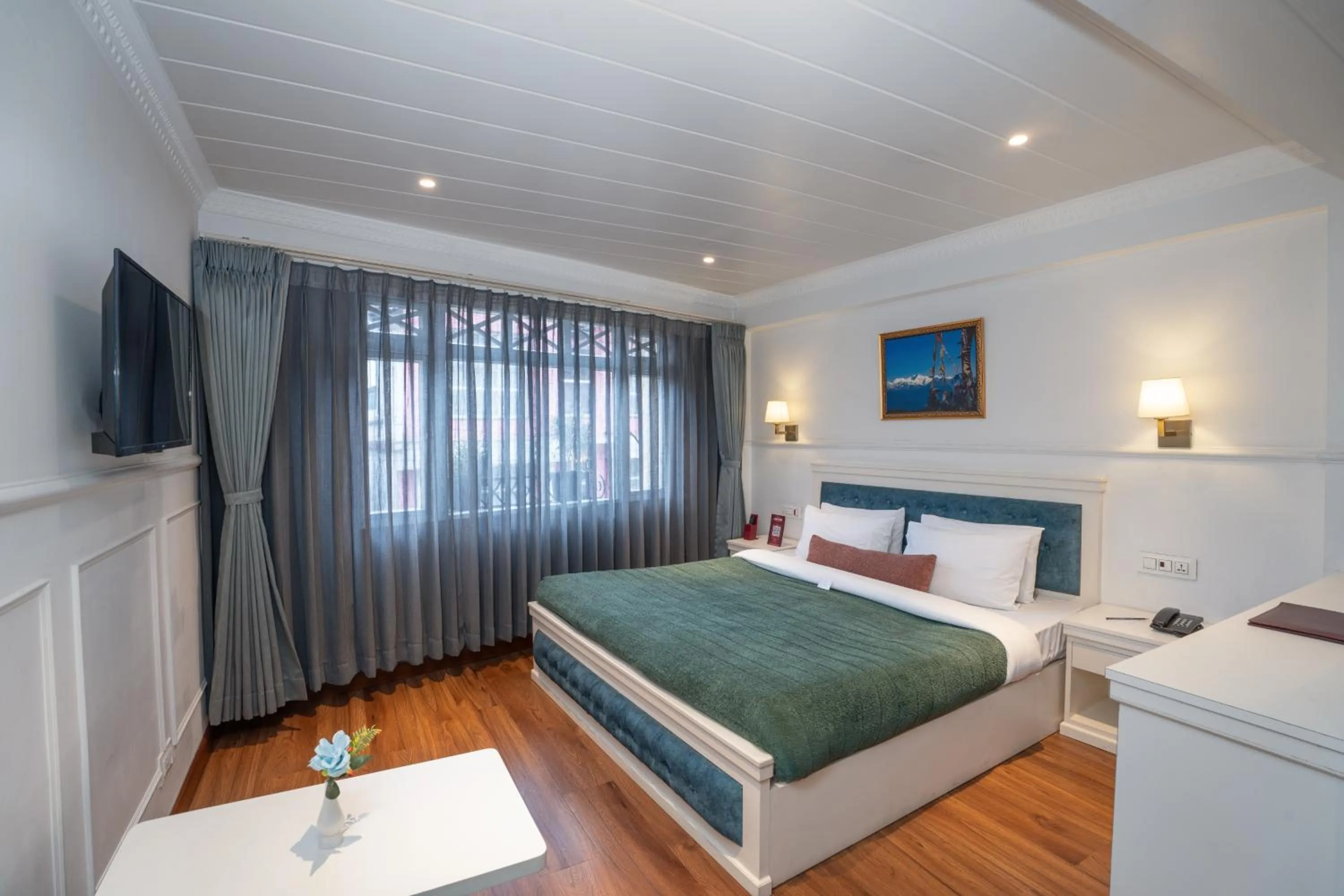 Bed in Summit Mall Stone Hotel