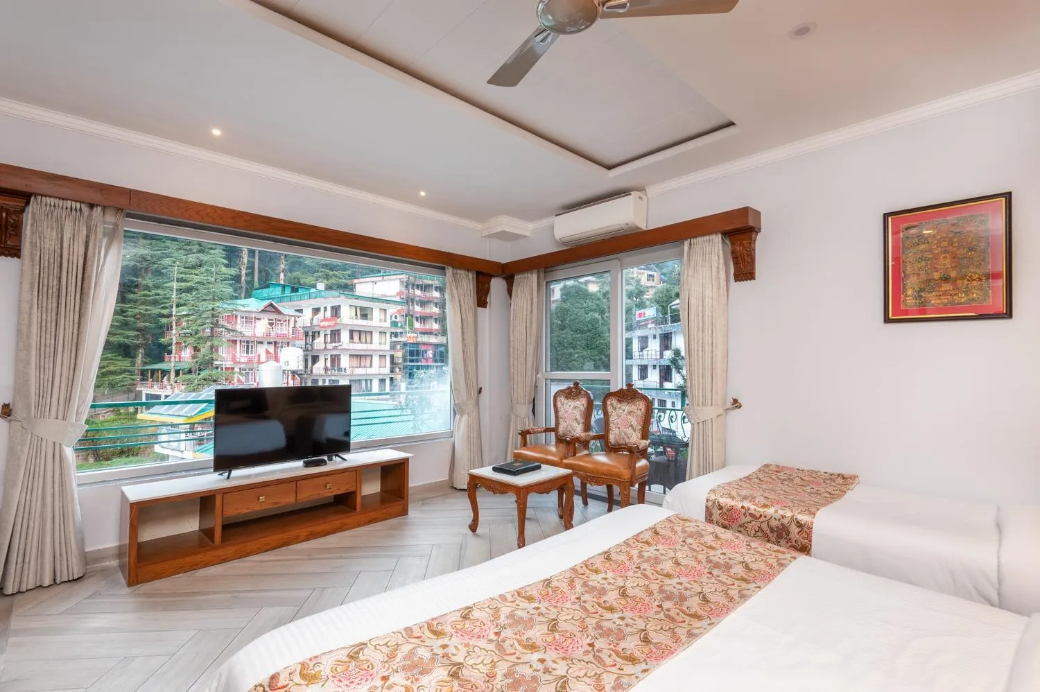 Bed in Quality Inn by Lawrence Hotels