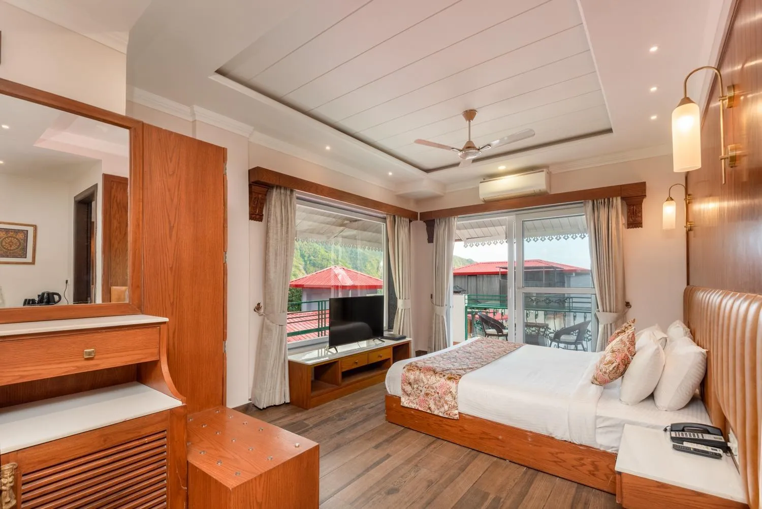 Bed in Quality Inn by Lawrence Hotels