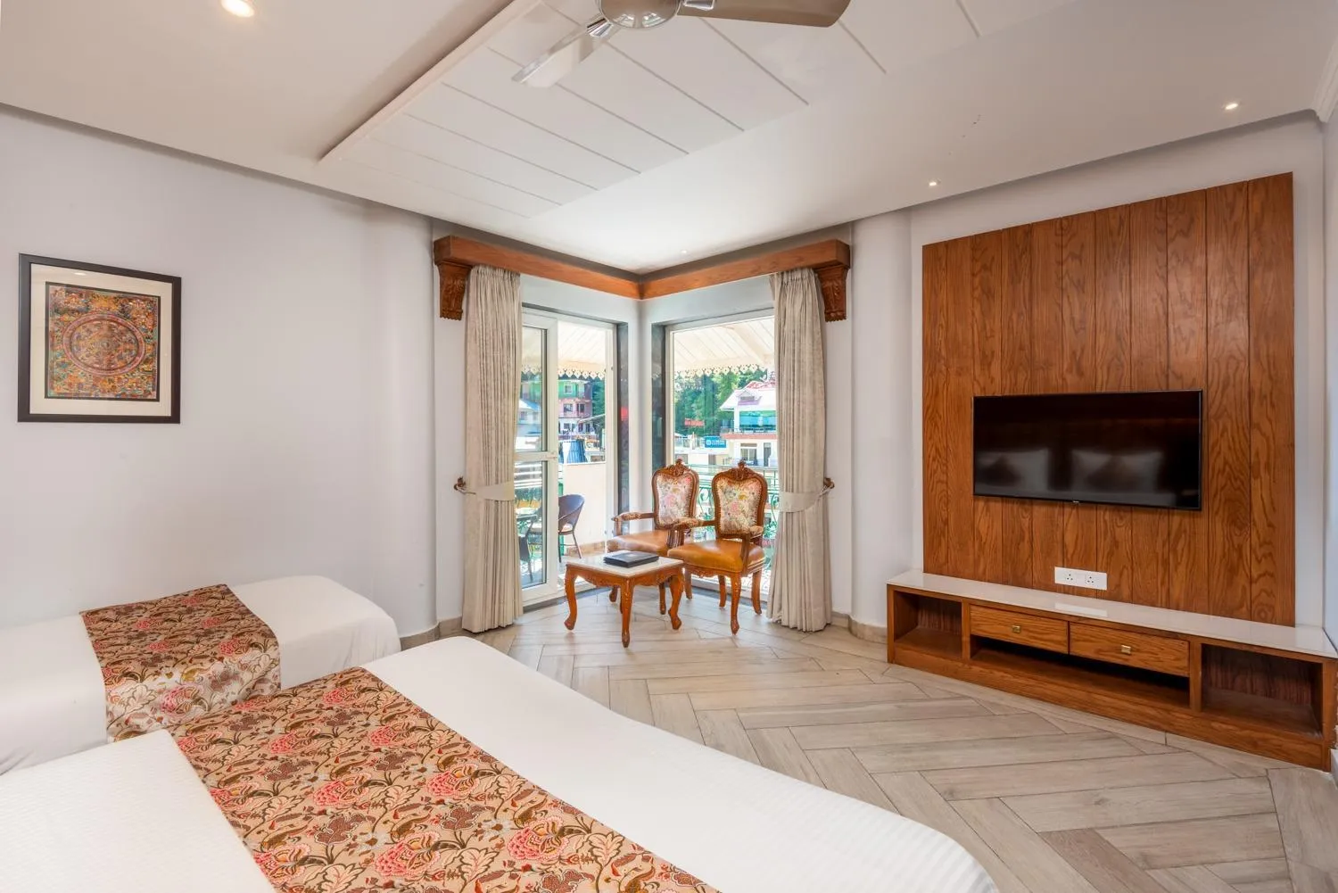 Bed in Quality Inn by Lawrence Hotels