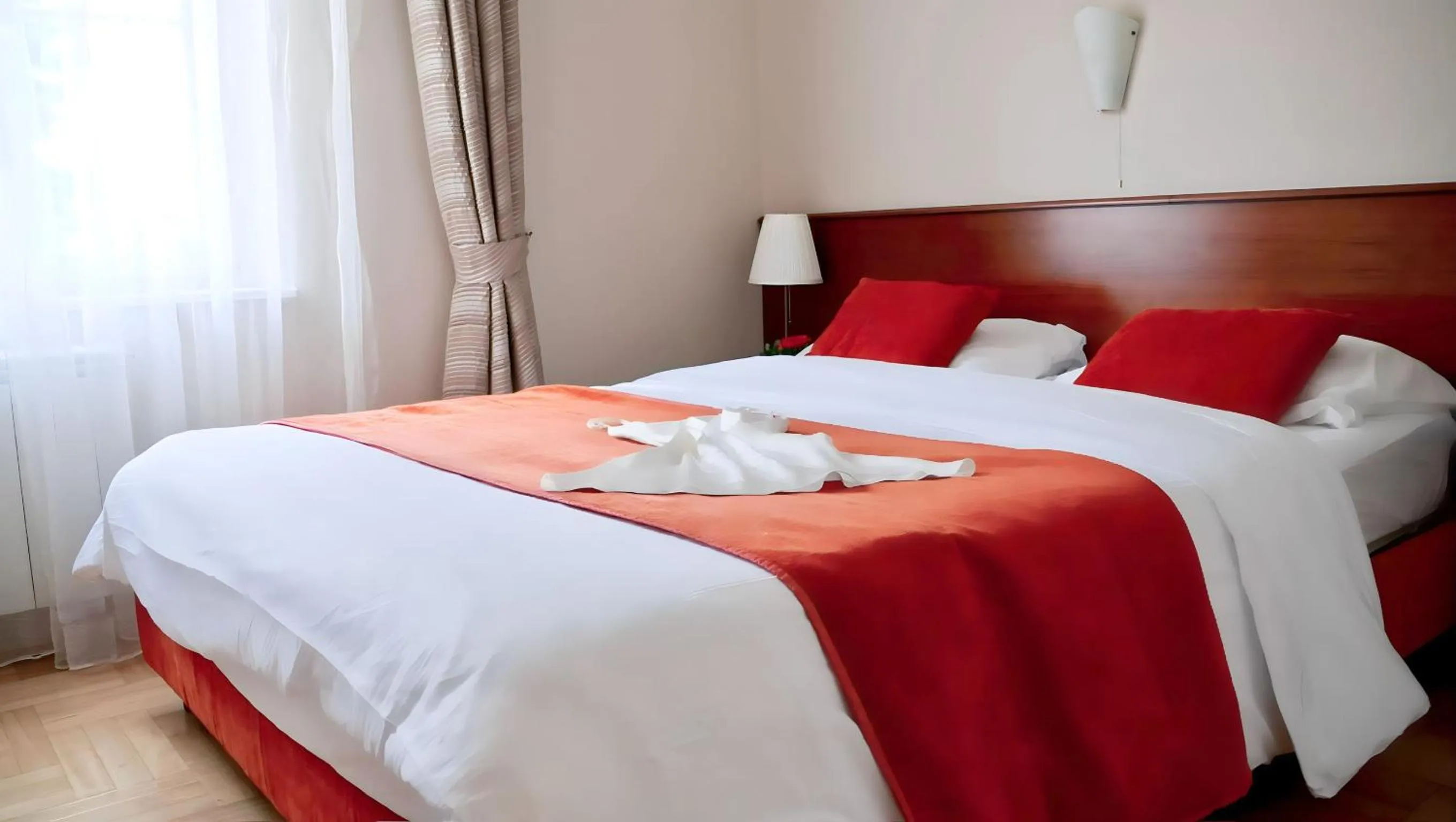 Bed in Villa Valdepian Apartments