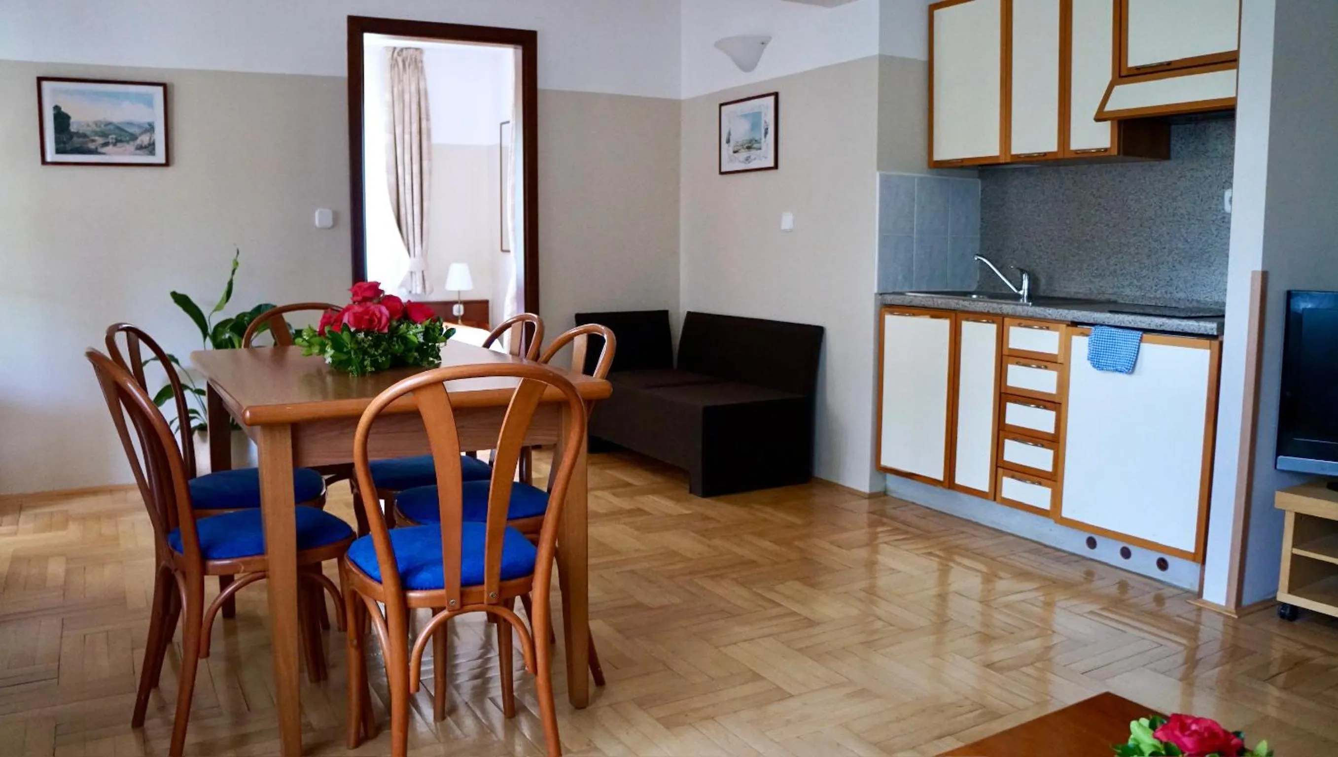 Kitchen or kitchenette in Villa Valdepian Apartments