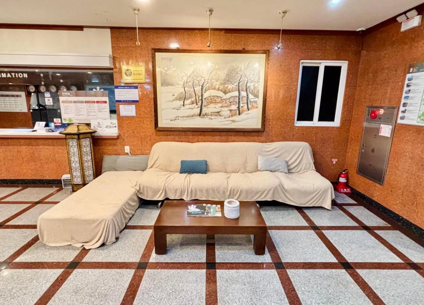 Seating area in Hotel Lisa