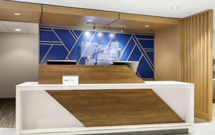 Lobby or reception in Holiday Inn Express & Suites Stevensville - Benton Harbor by IHG