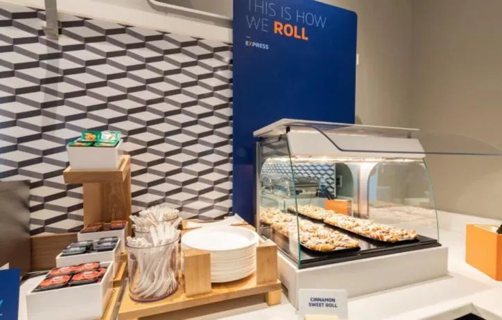 Food and drinks in Holiday Inn Express & Suites Stevensville - Benton Harbor by IHG