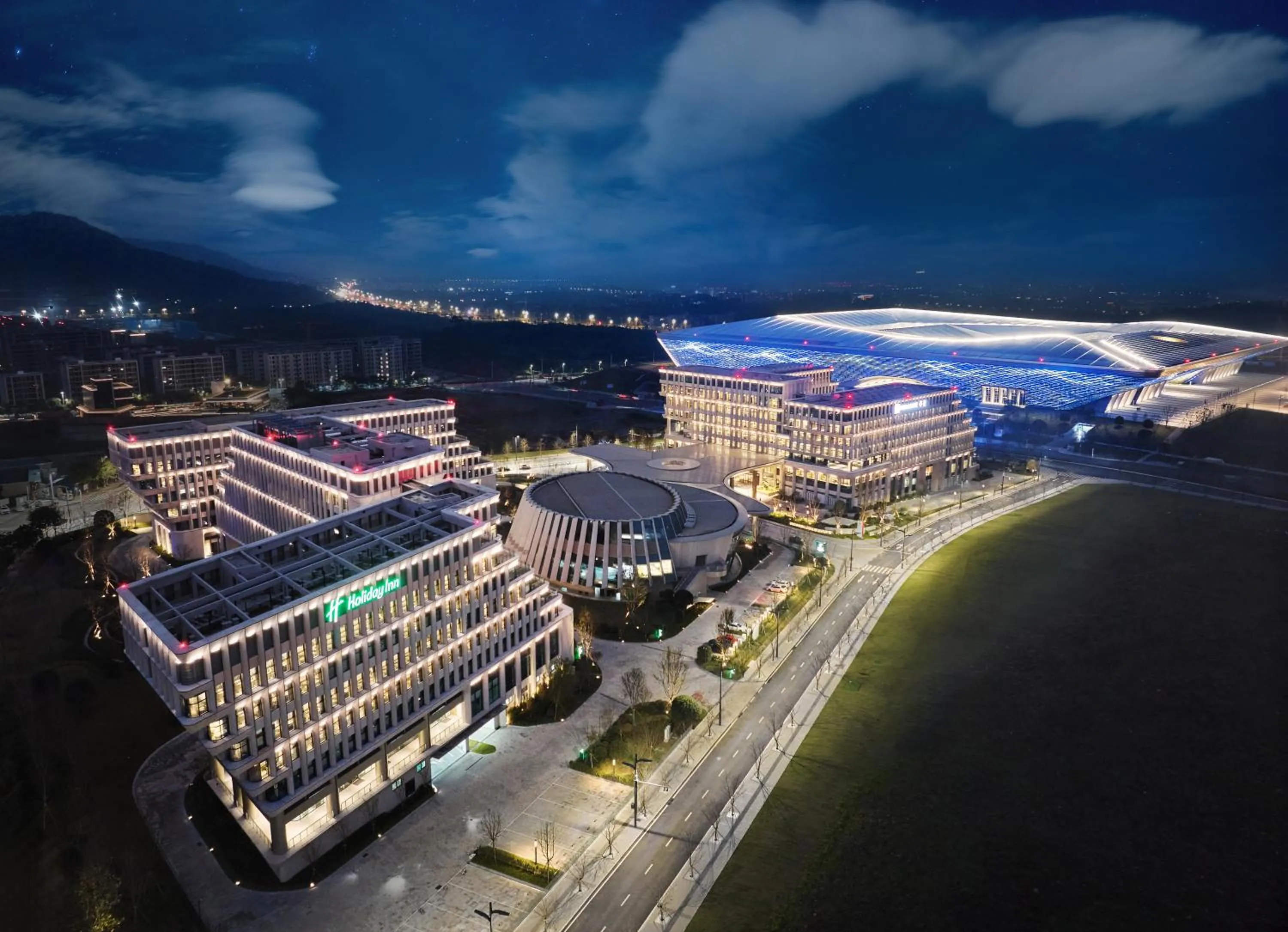 Night in HUALUXE Chongqing Science Hall